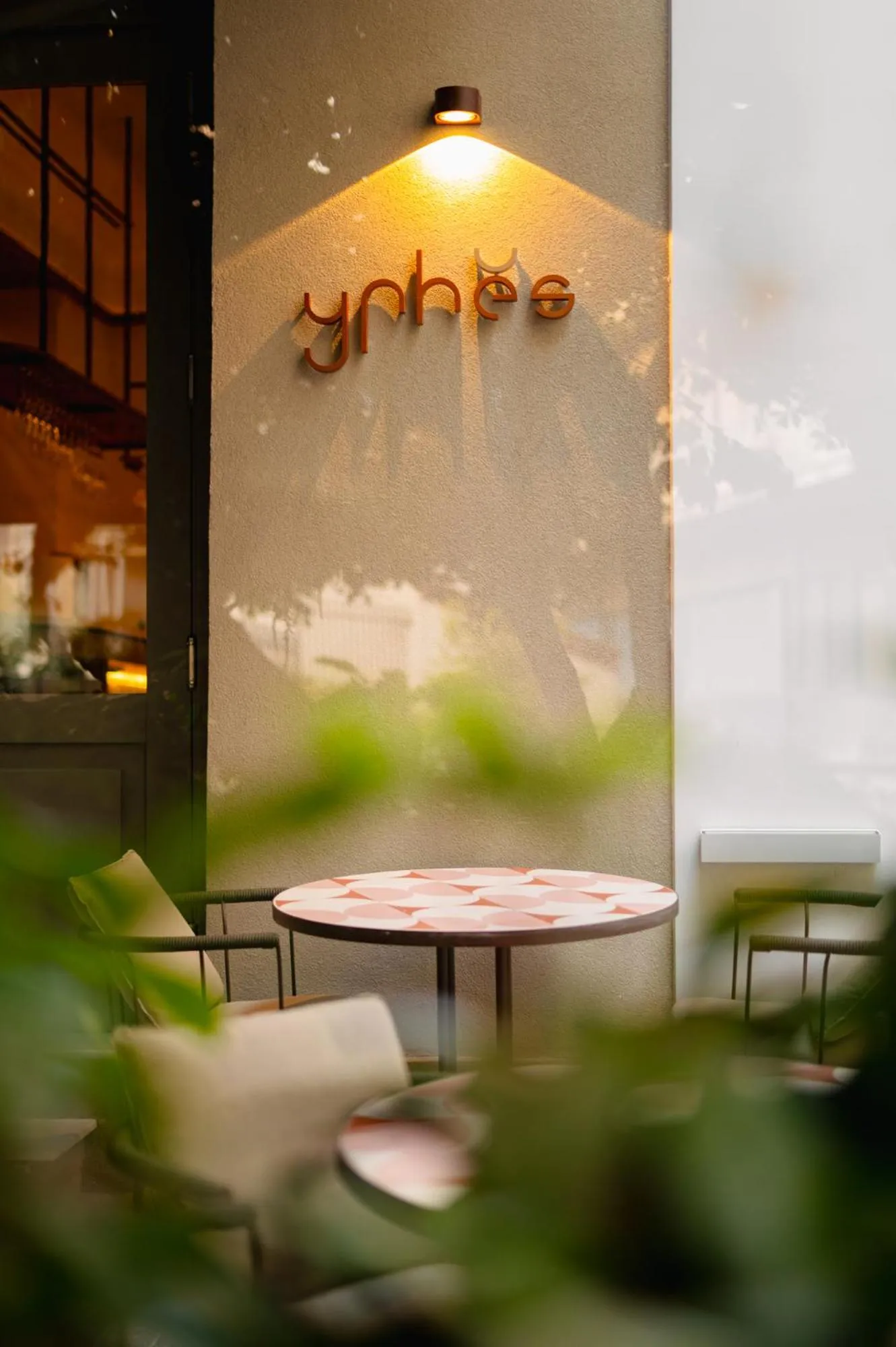 Restaurant/places to eat in Emerald Hotel Athens