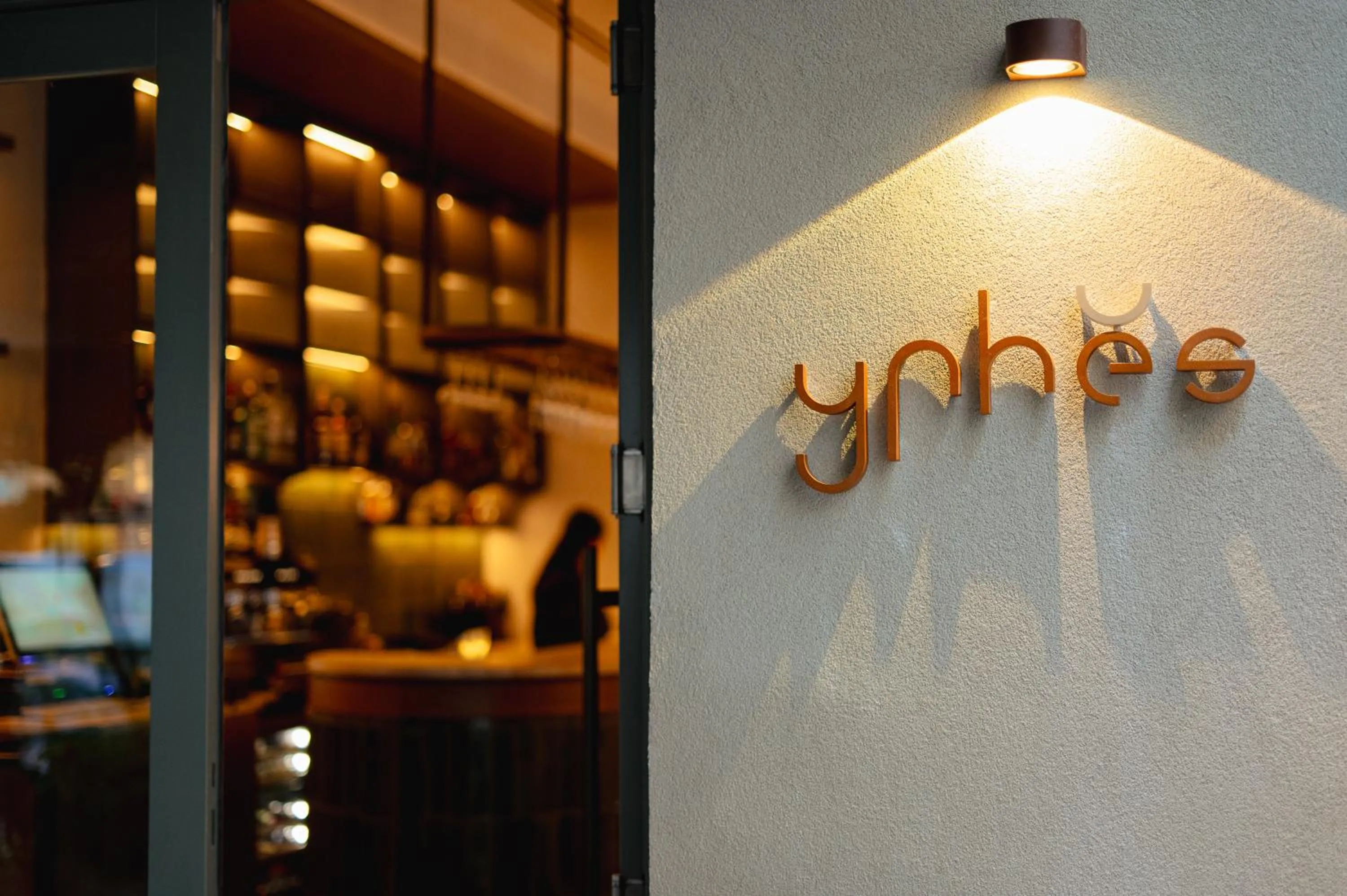 Restaurant/places to eat in Emerald Hotel Athens