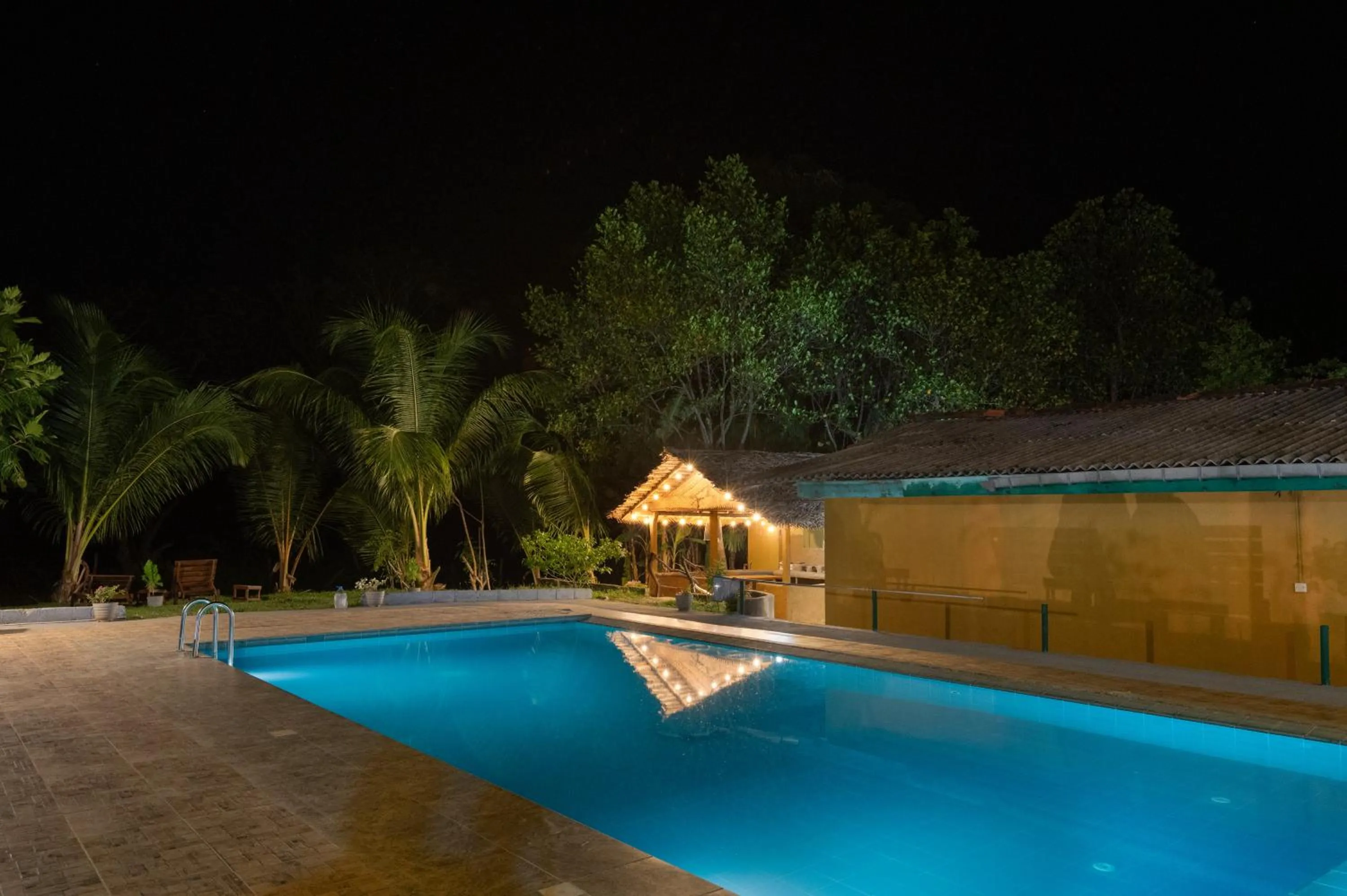 Swimming pool in Ayurvedic Lanka Wellness Hotel