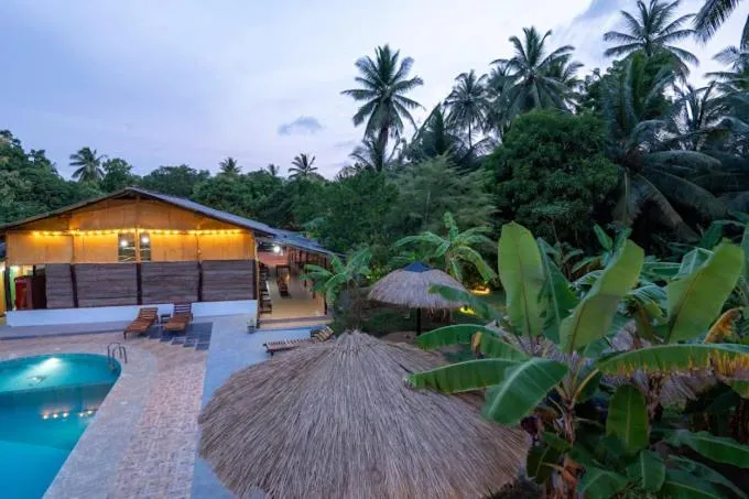 Swimming pool in Ayurvedic Lanka Wellness Hotel