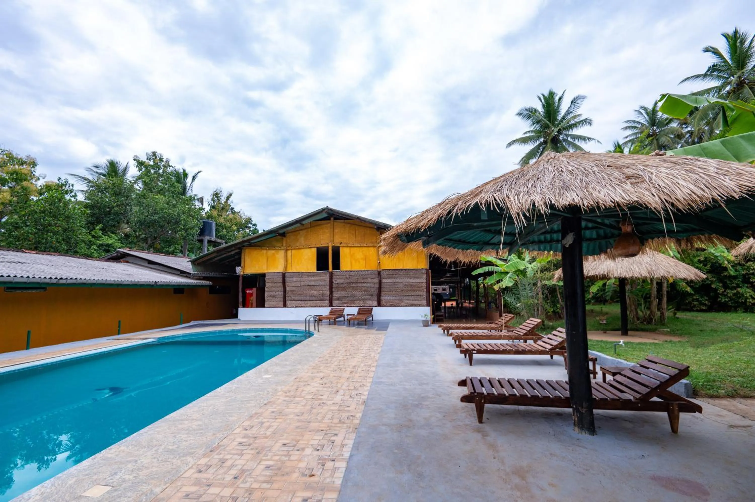 Swimming pool in Ayurvedic Lanka Wellness Hotel