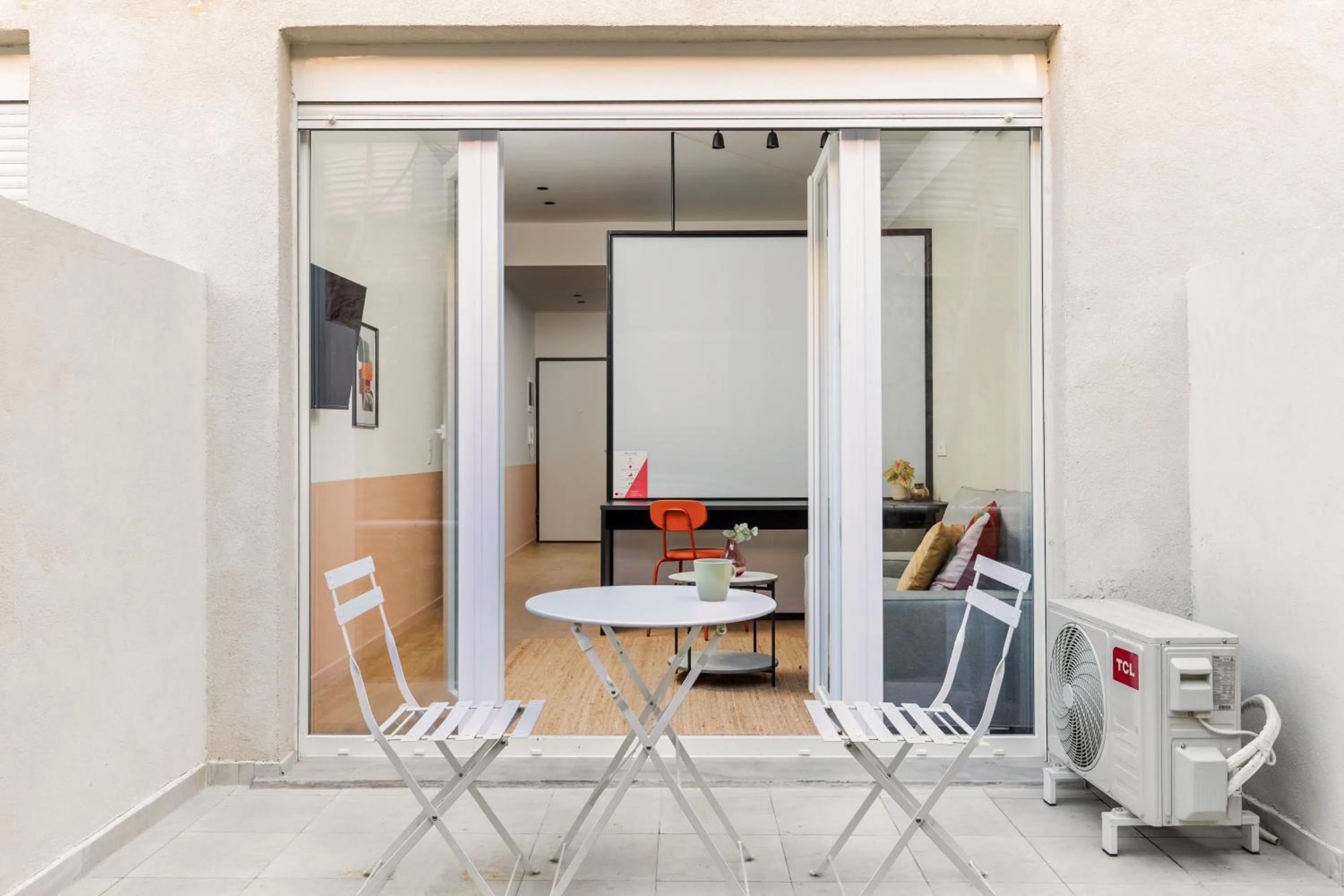 Patio in Soho Residence by halu!