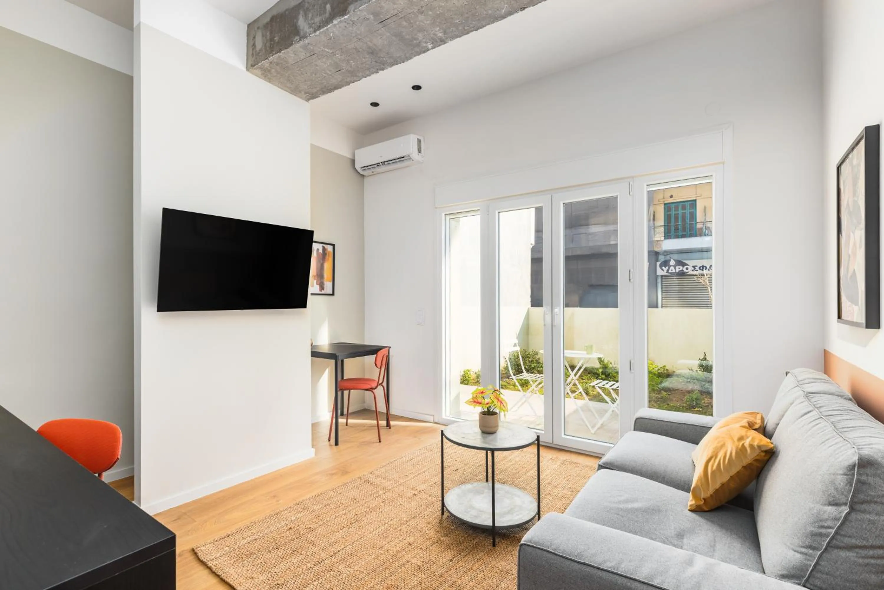 TV and multimedia in Soho Residence by halu!