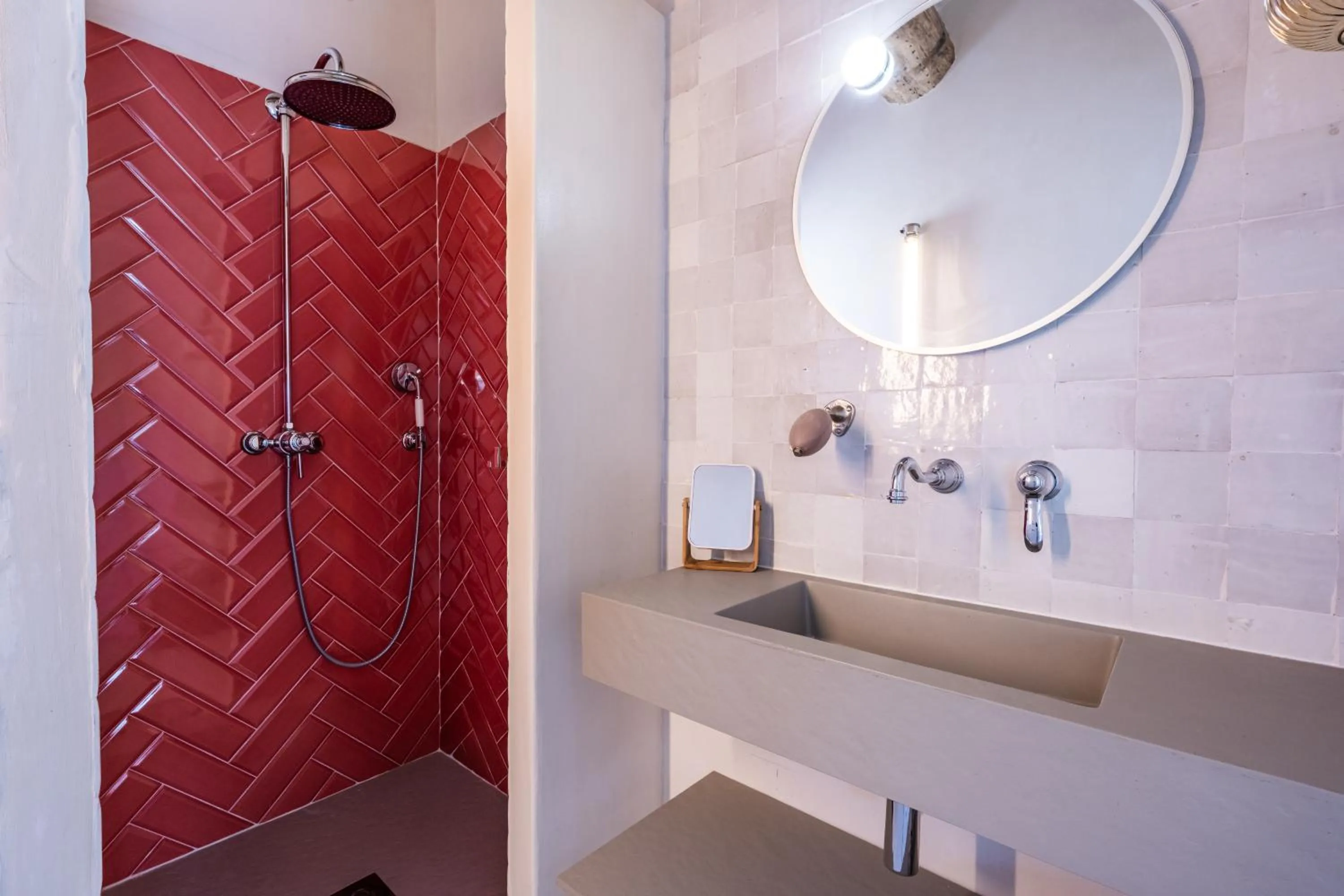 Shower in Secret d'Uzès - Place aux Herbes - Piscine chauffée et Jacuzzi