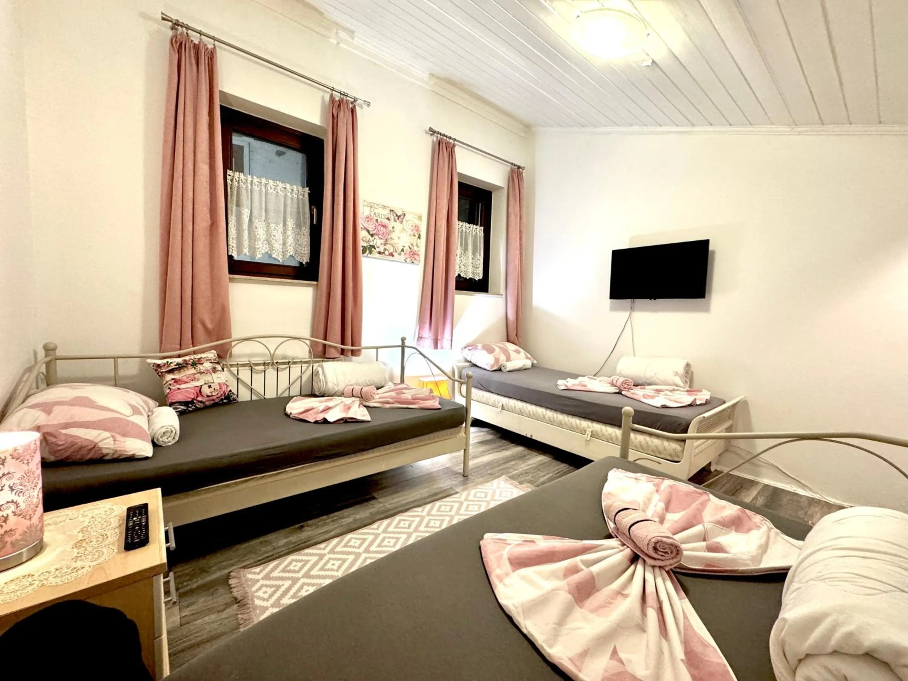 Bed in Hostel Pansion Lion