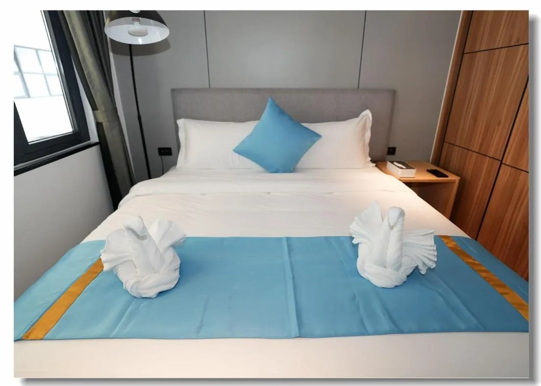 Bedroom, Bed in Golden Seagulls Hotel