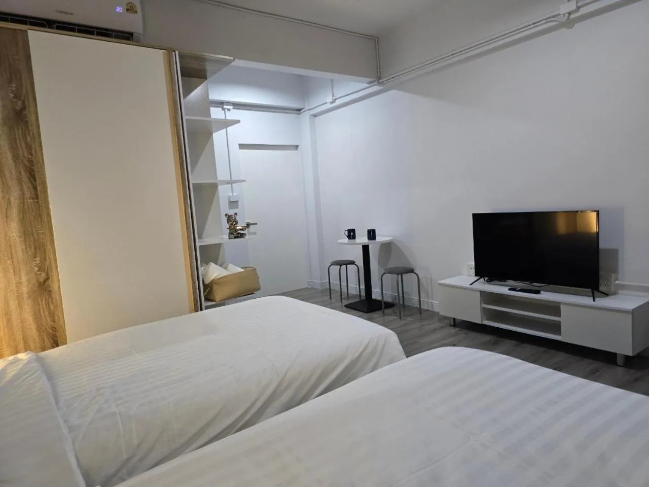 Bed in SRINN Hotel Pattaya Klang