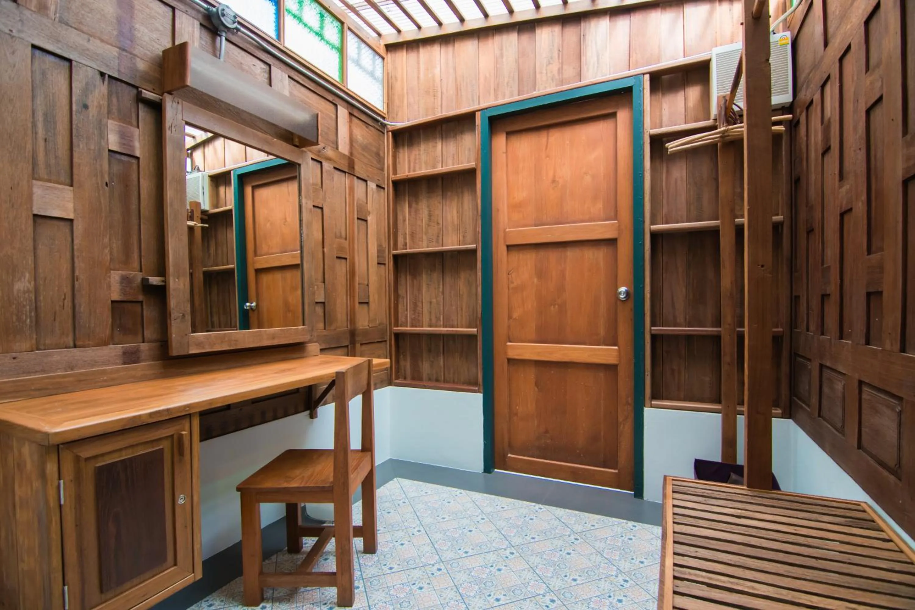 wardrobe in Khom Chiang Mai