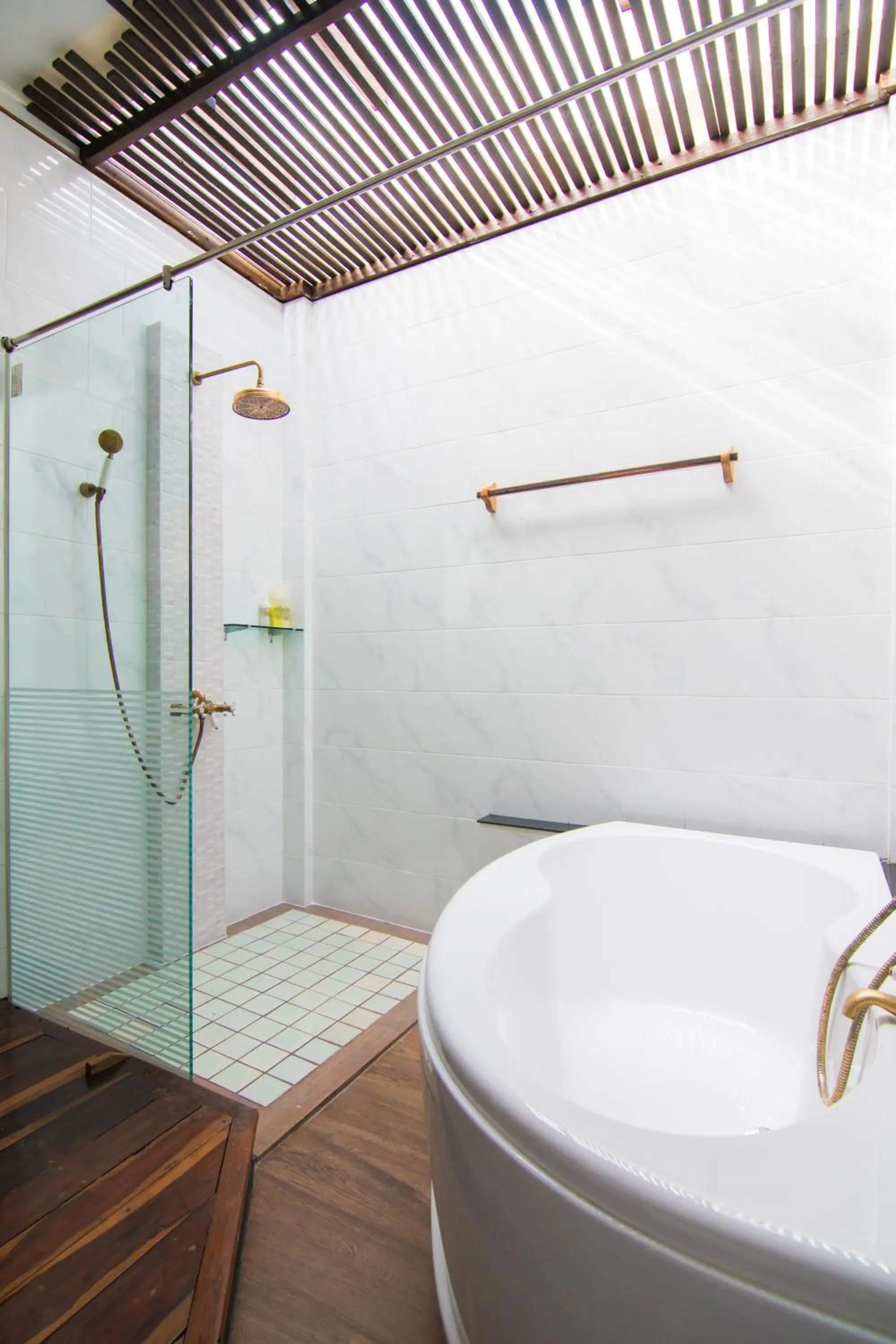 Shower, Bed in Khom Chiang Mai