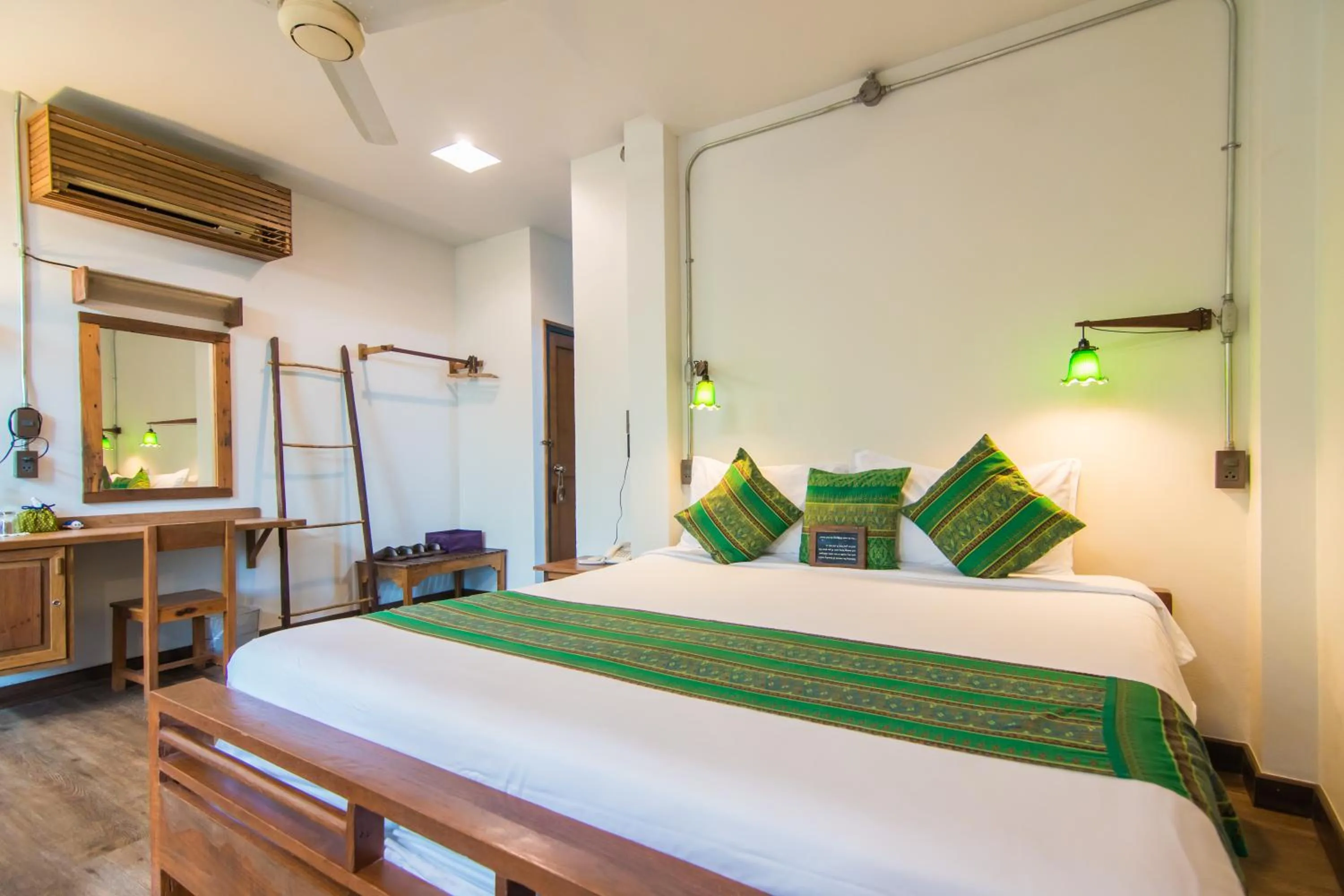 Photo of the whole room, Bed in Khom Chiang Mai