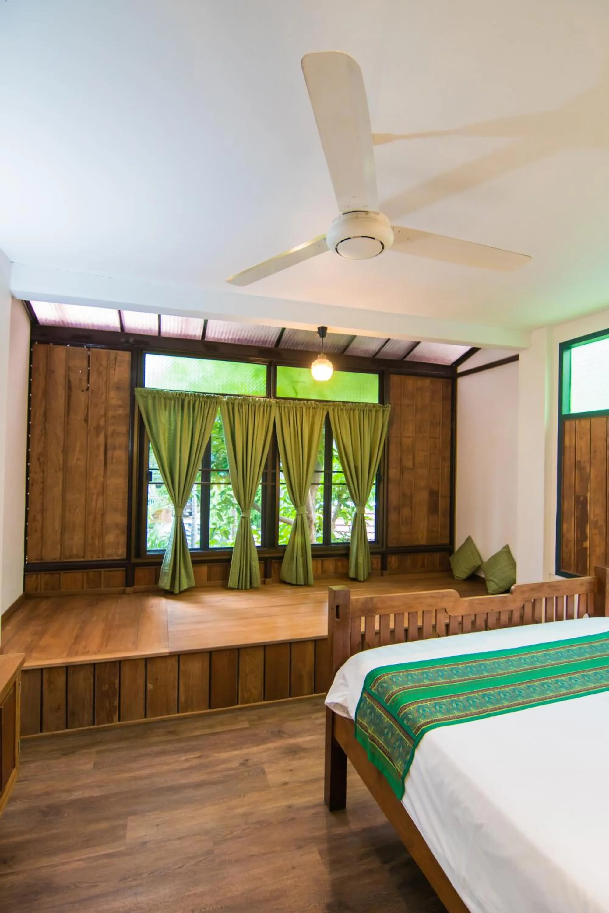 Photo of the whole room, Bed in Khom Chiang Mai