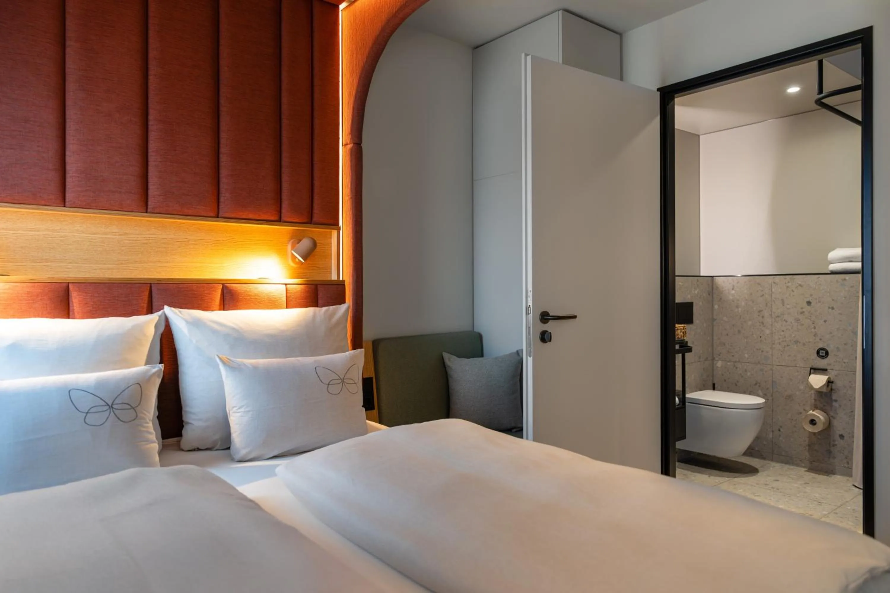 Photo of the whole room, Bed in Cocoon Theresienwiese
