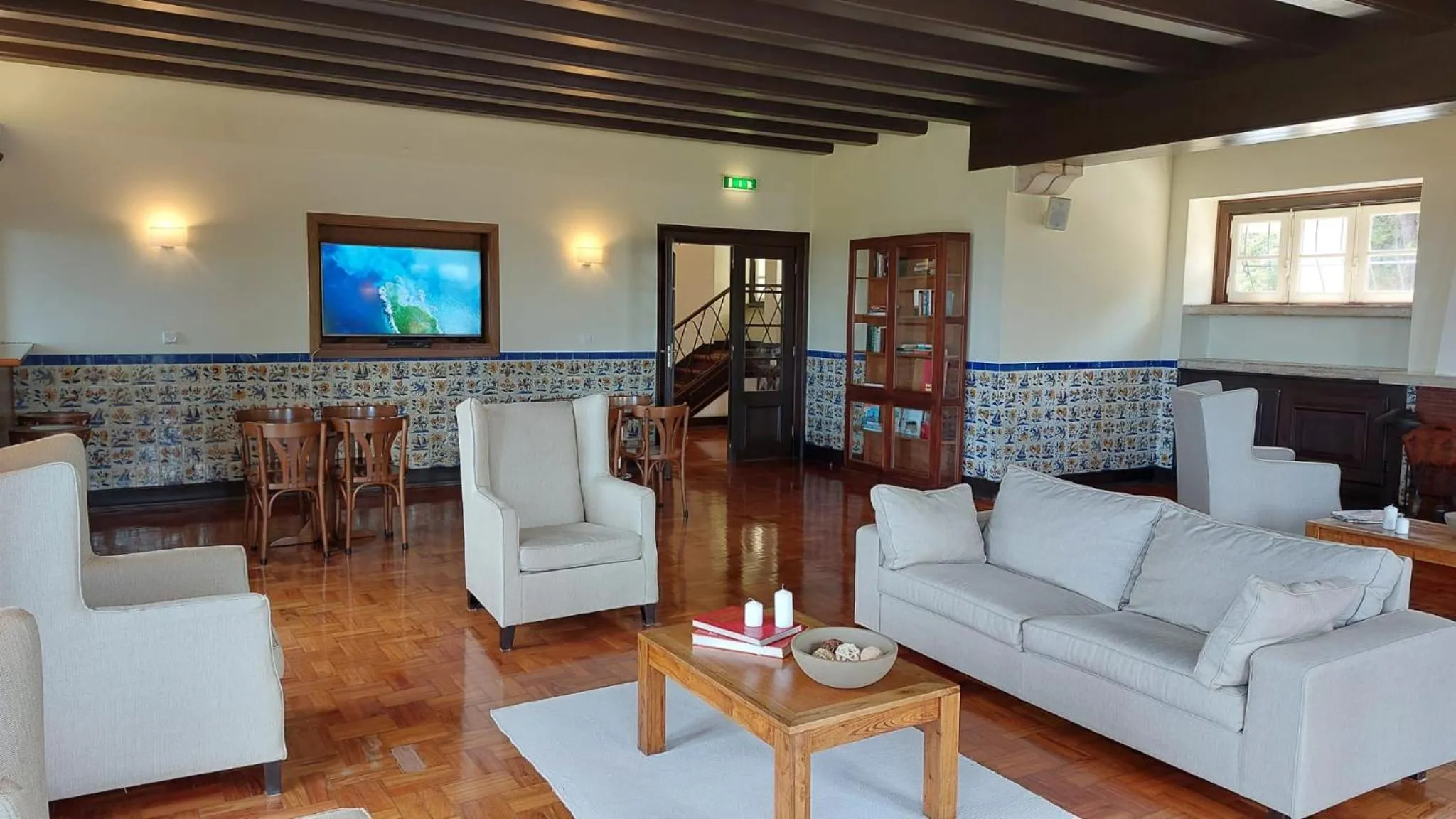 Communal lounge/ TV room in HI Alfeizerão – Pousada de Juventude
