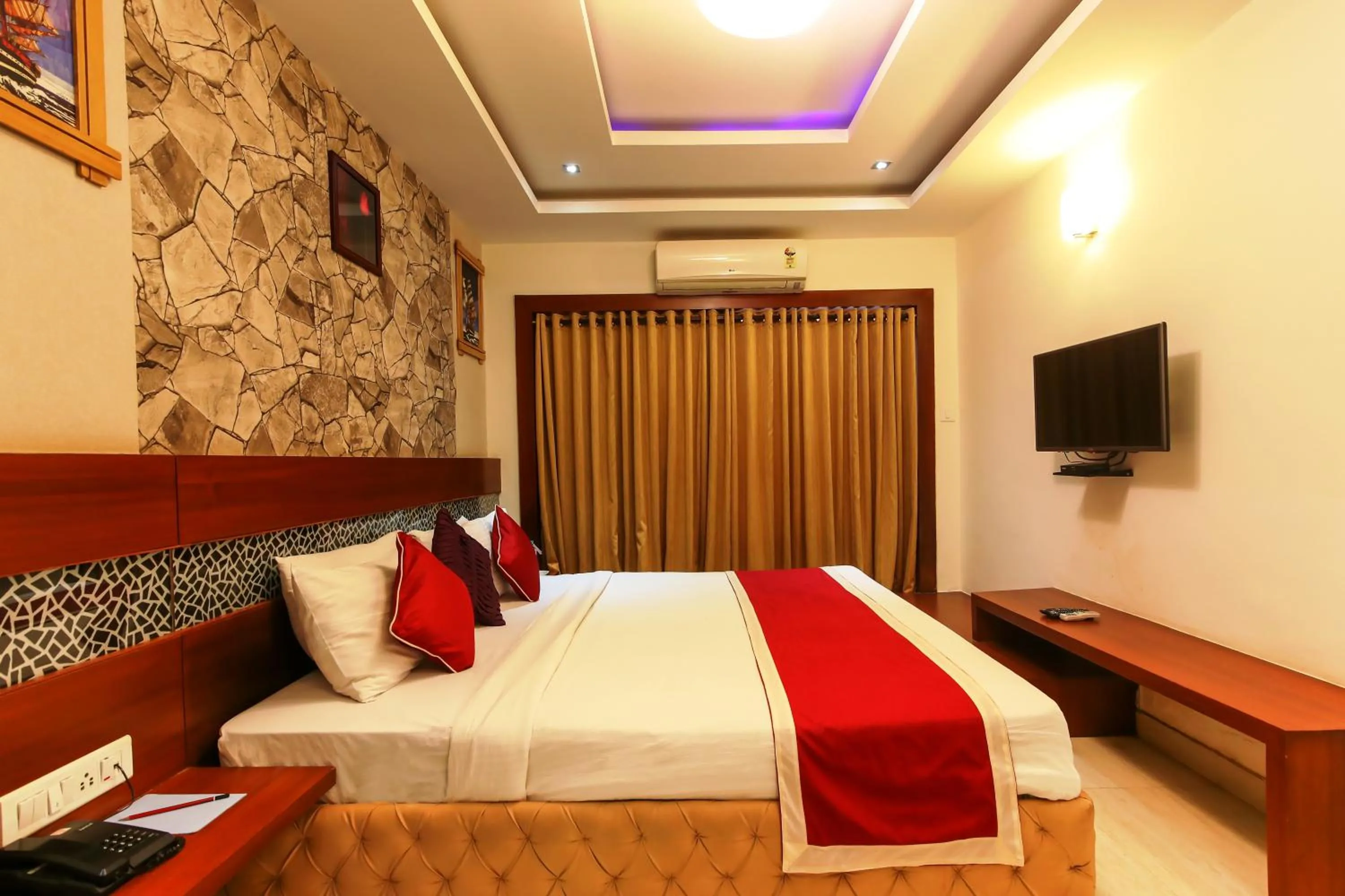 Living room, Bed in Icon Suites by Bhagini