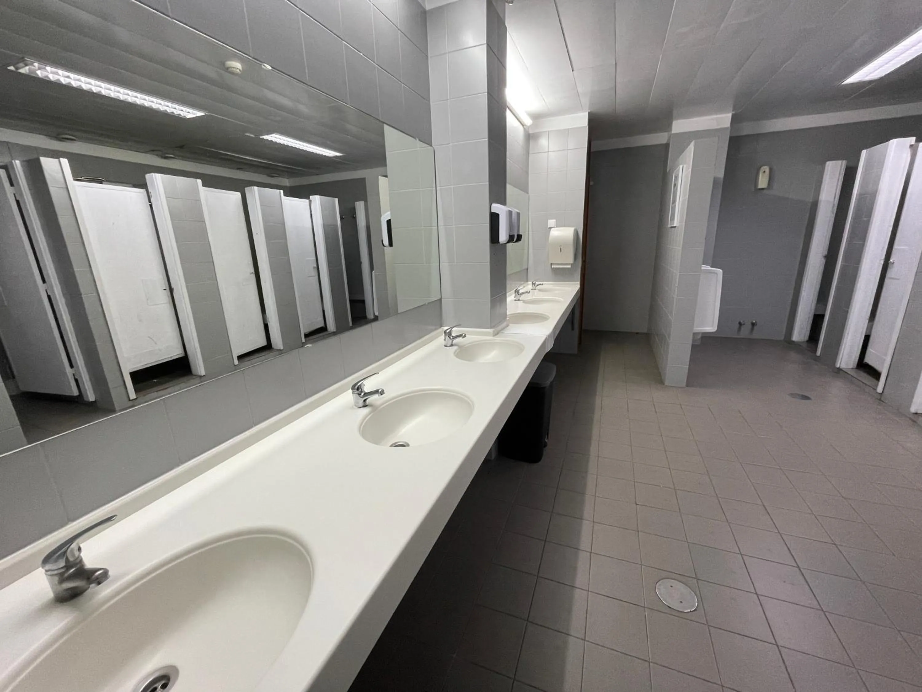 Shower in HI Porto - Pousada de Juventude