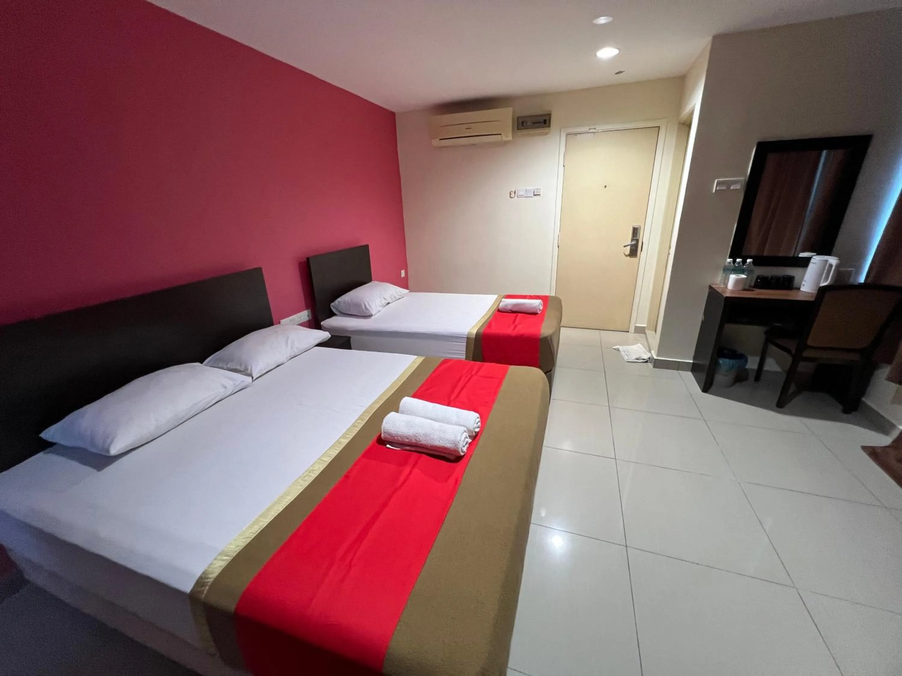 Bed in Hotel Crystal Villa