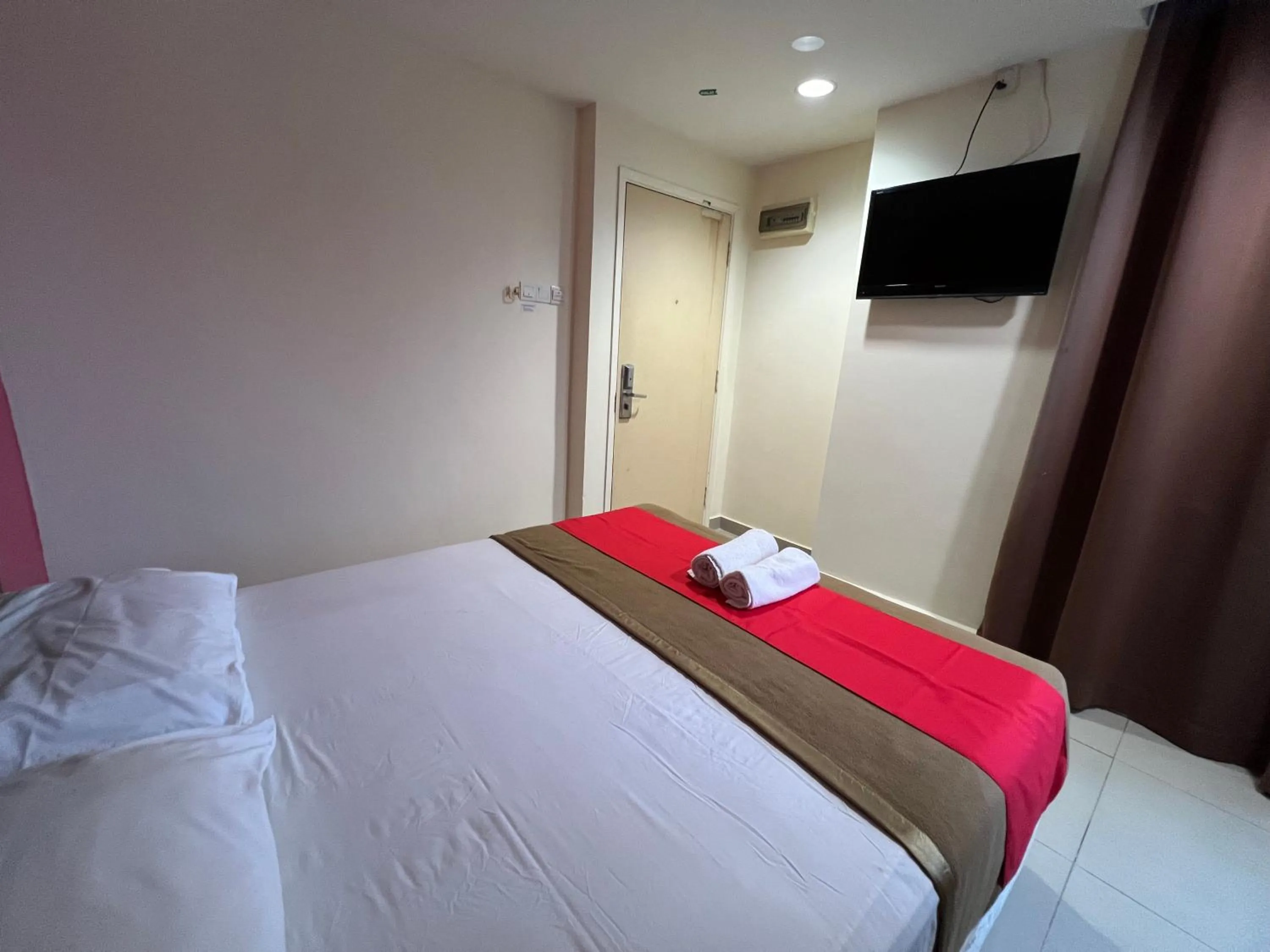 TV and multimedia, Bed in Hotel Crystal Villa