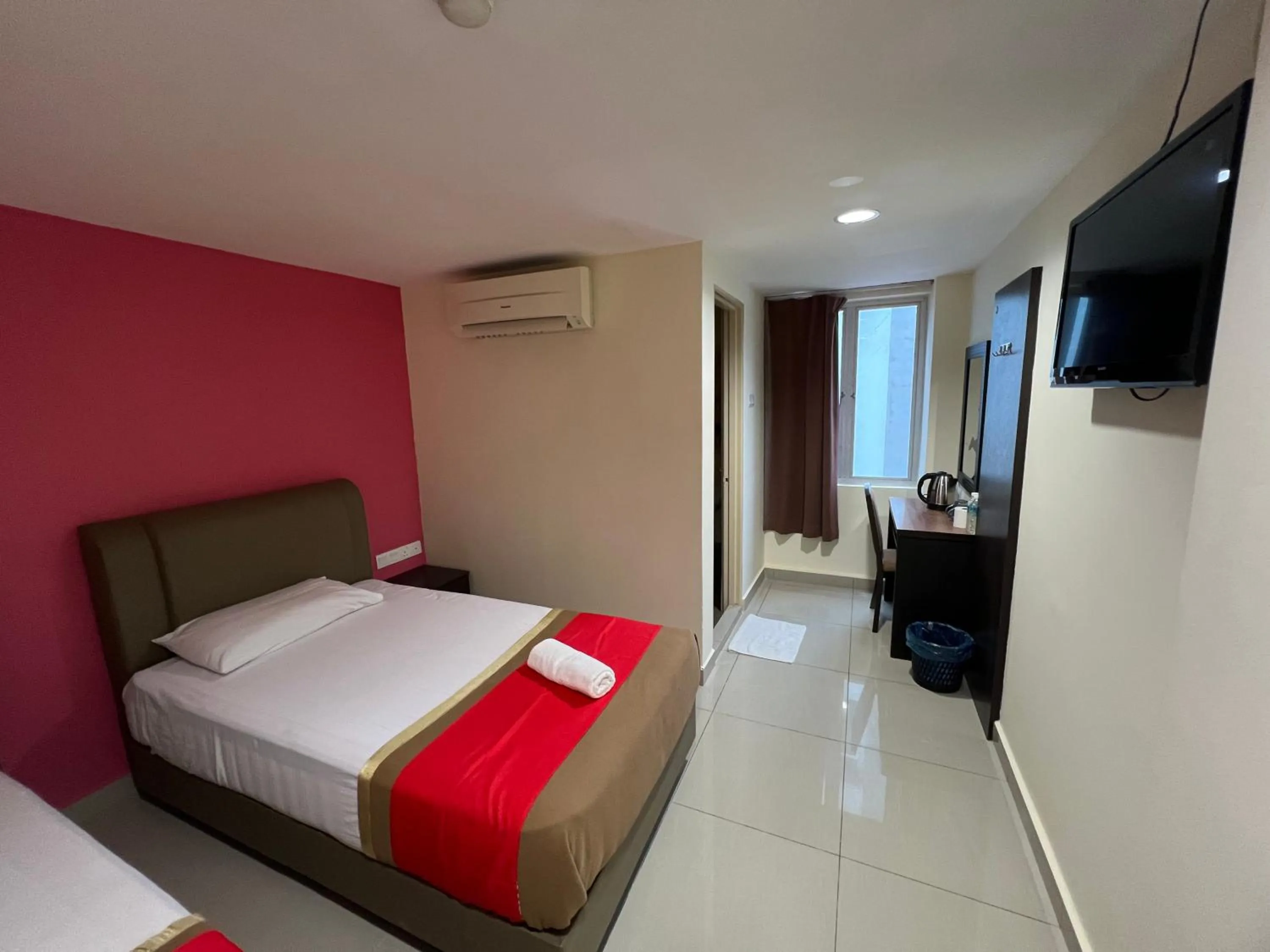 Bed in Hotel Crystal Villa