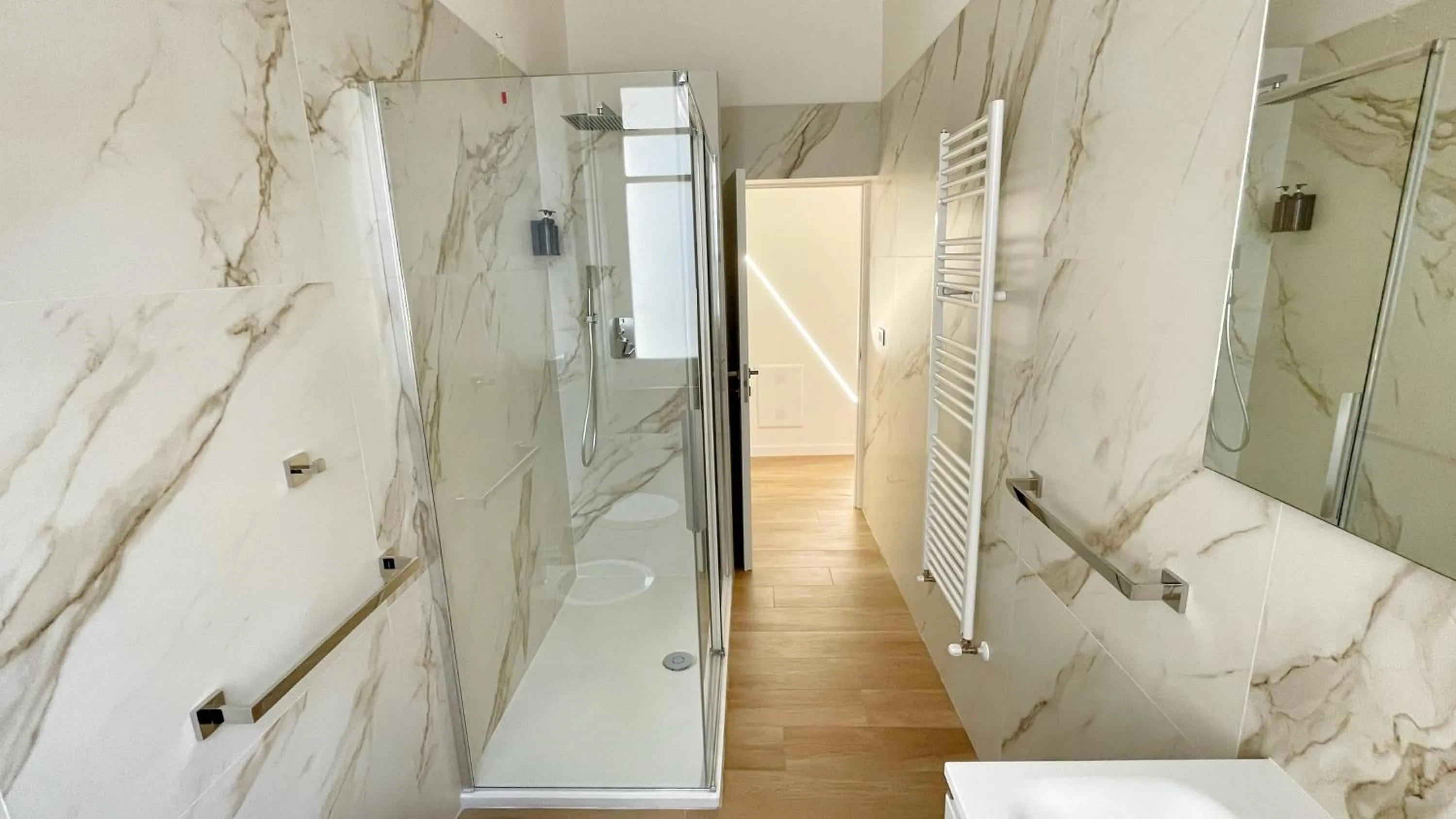 Shower in Color Houses Pescara Centro