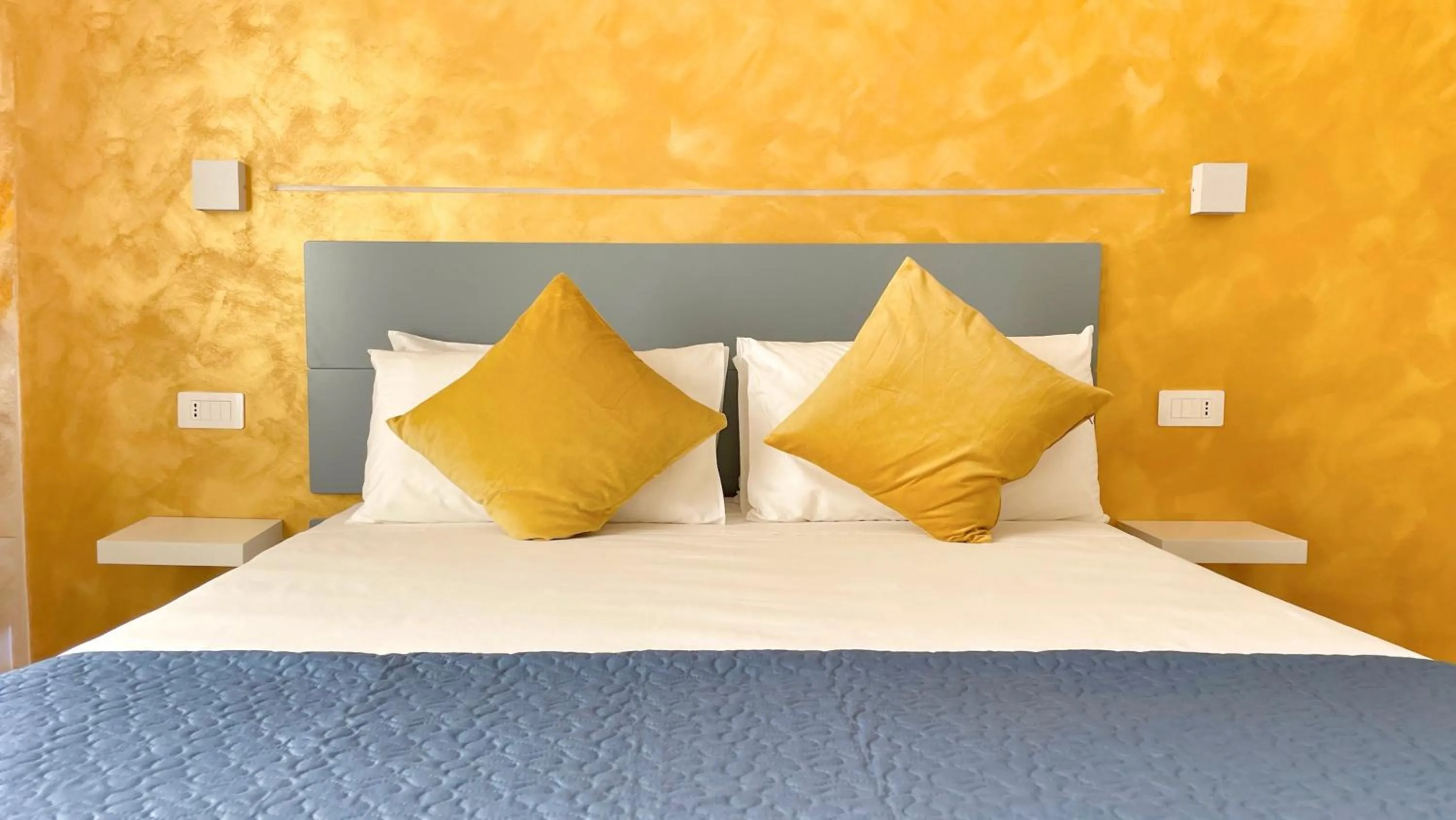 Bed in Color Houses Pescara Centro