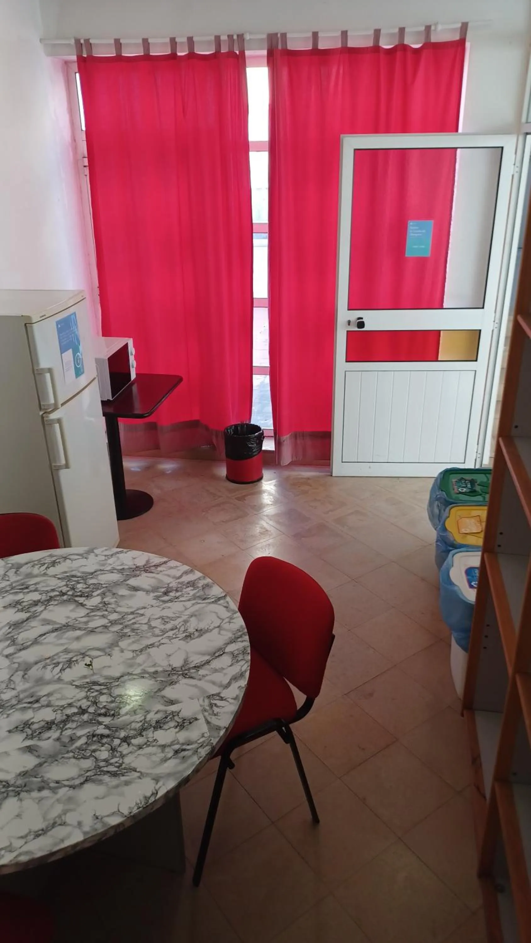 Seating area in HI Aveiro – Pousada de Juventude