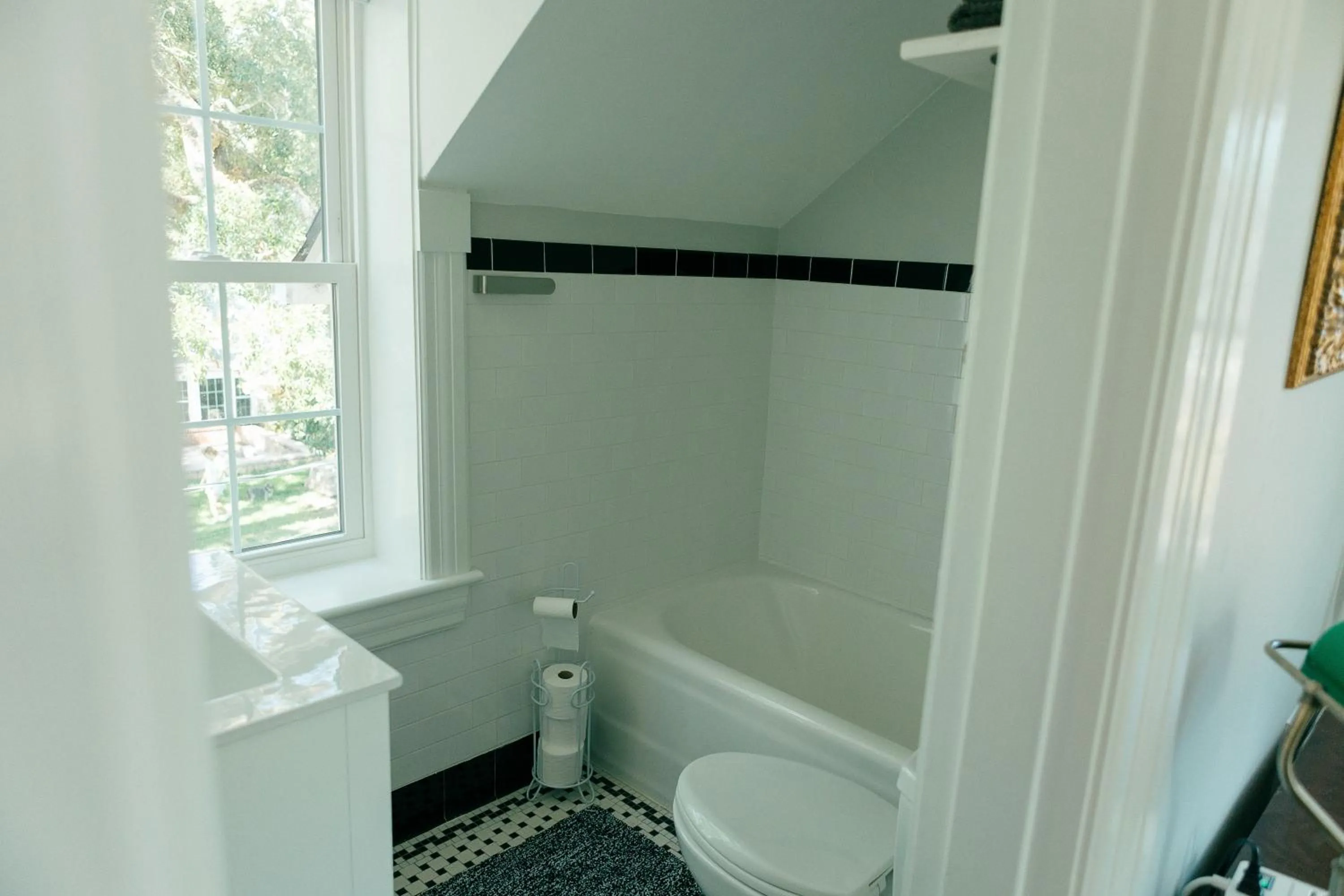 Standard Queen Room in The Carriage House Inn Bed and Breakfast