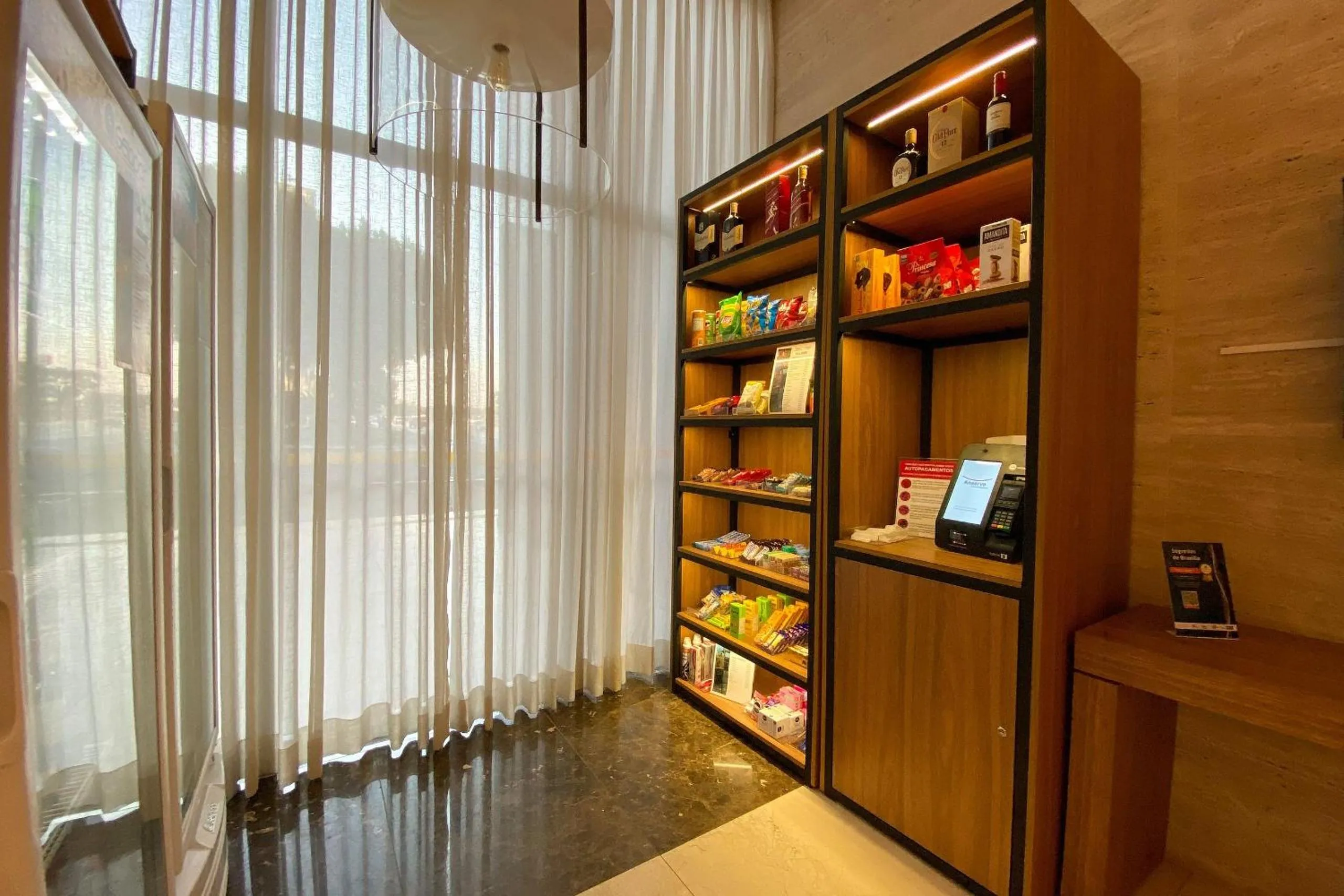 On-site shops in OZPED Flats Particulares Edifício Alvorada