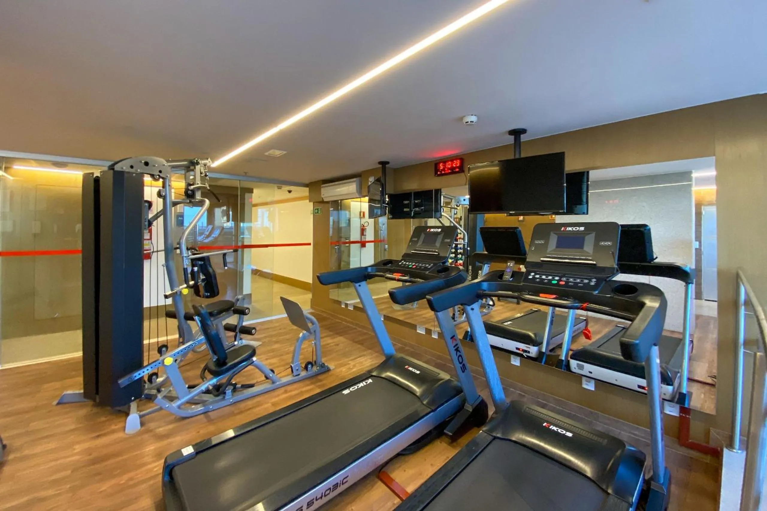 Fitness centre/facilities in OZPED Flats Particulares Edifício Alvorada