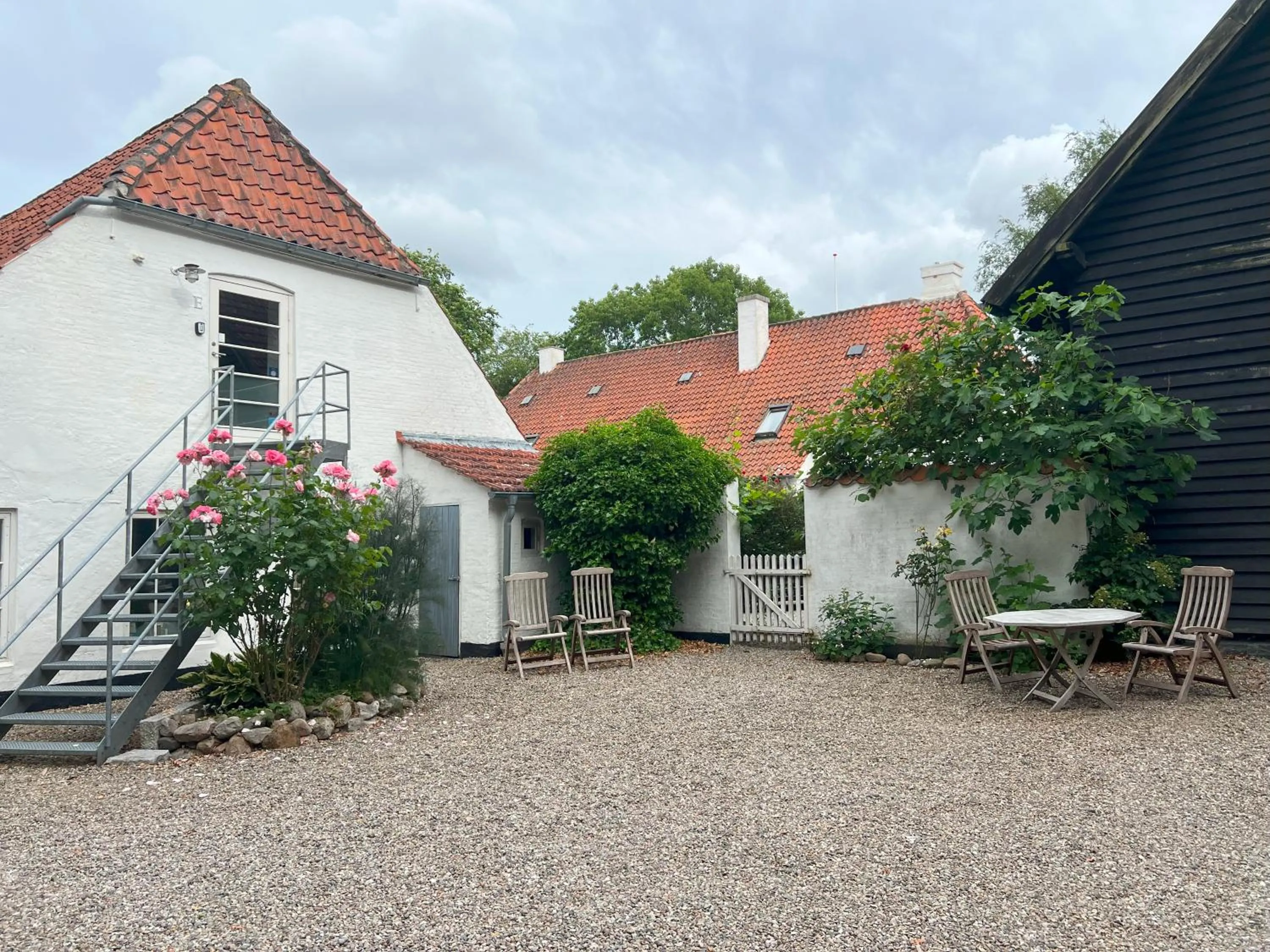 Inner courtyard view in Skovridergaardens Ferielejligheder