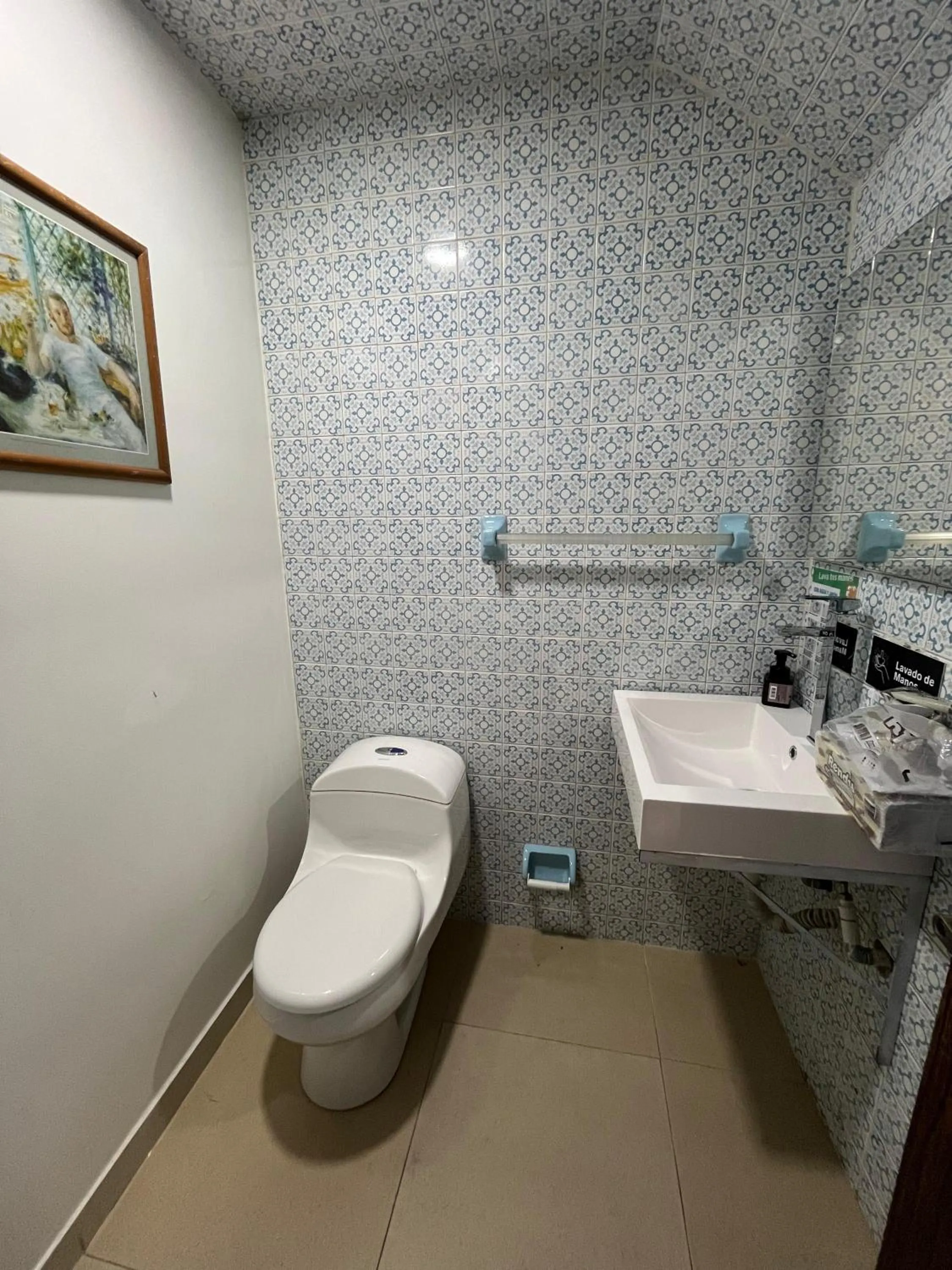 Public Bath in Blau Hotel&Café