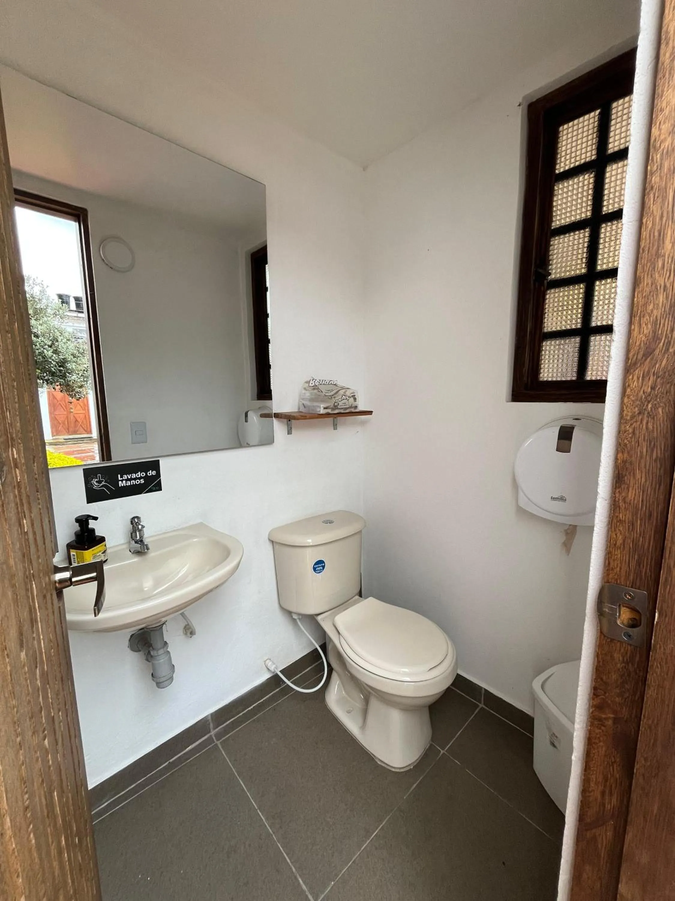 Public Bath in Blau Hotel&Café