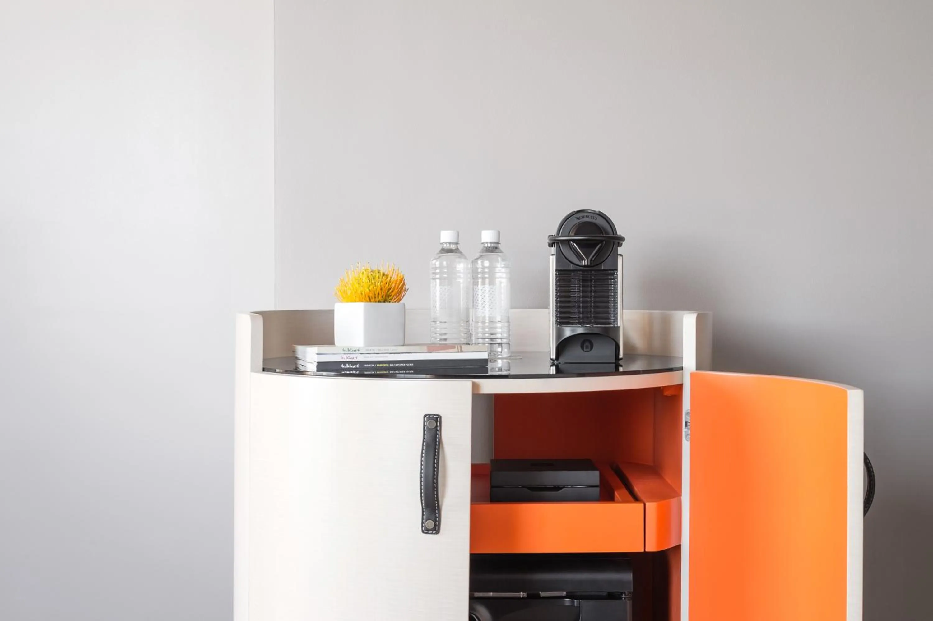 Coffee/tea facilities in 21c Museum Hotel Durham