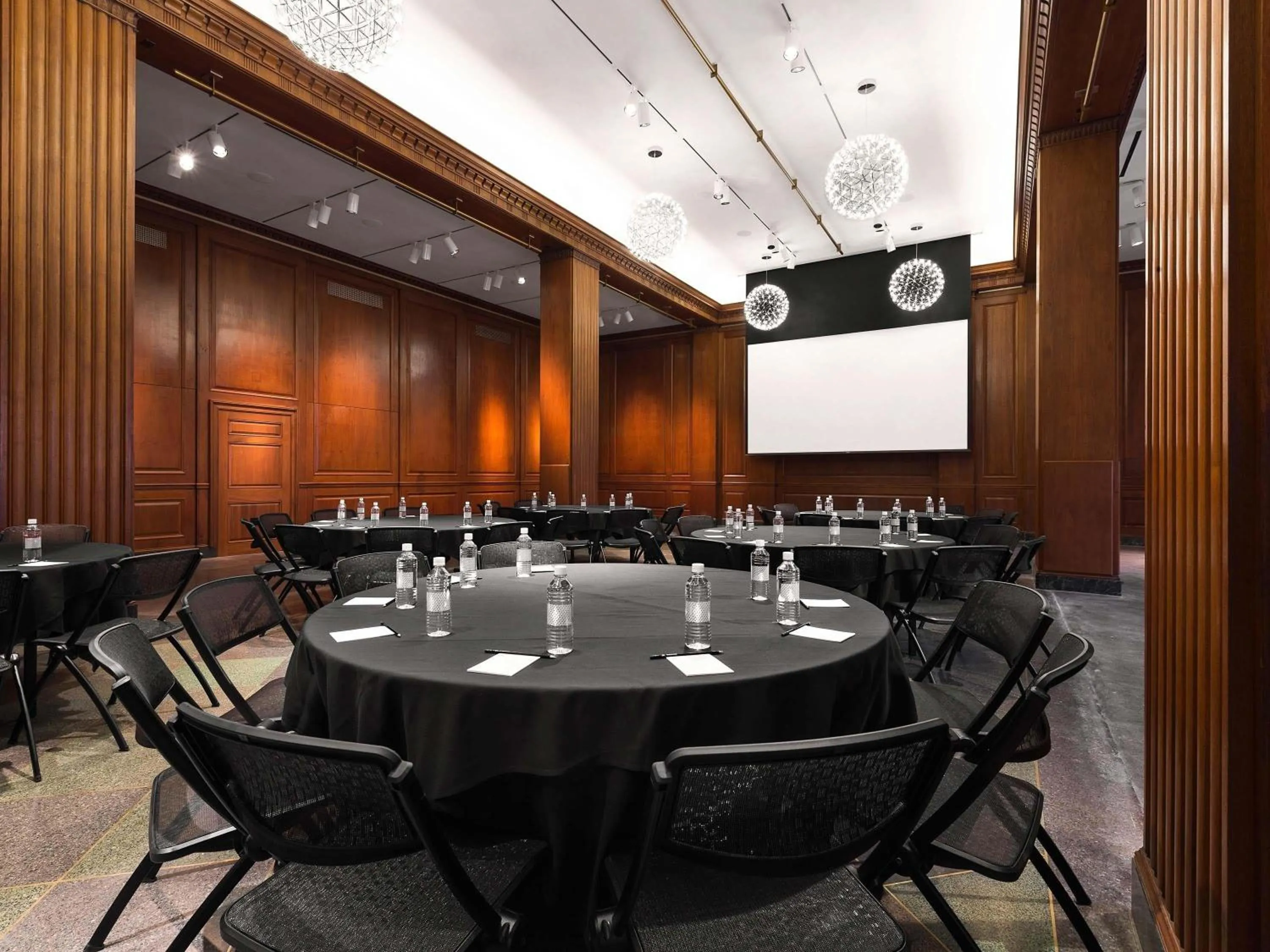 Meeting/conference room in 21c Museum Hotel Durham