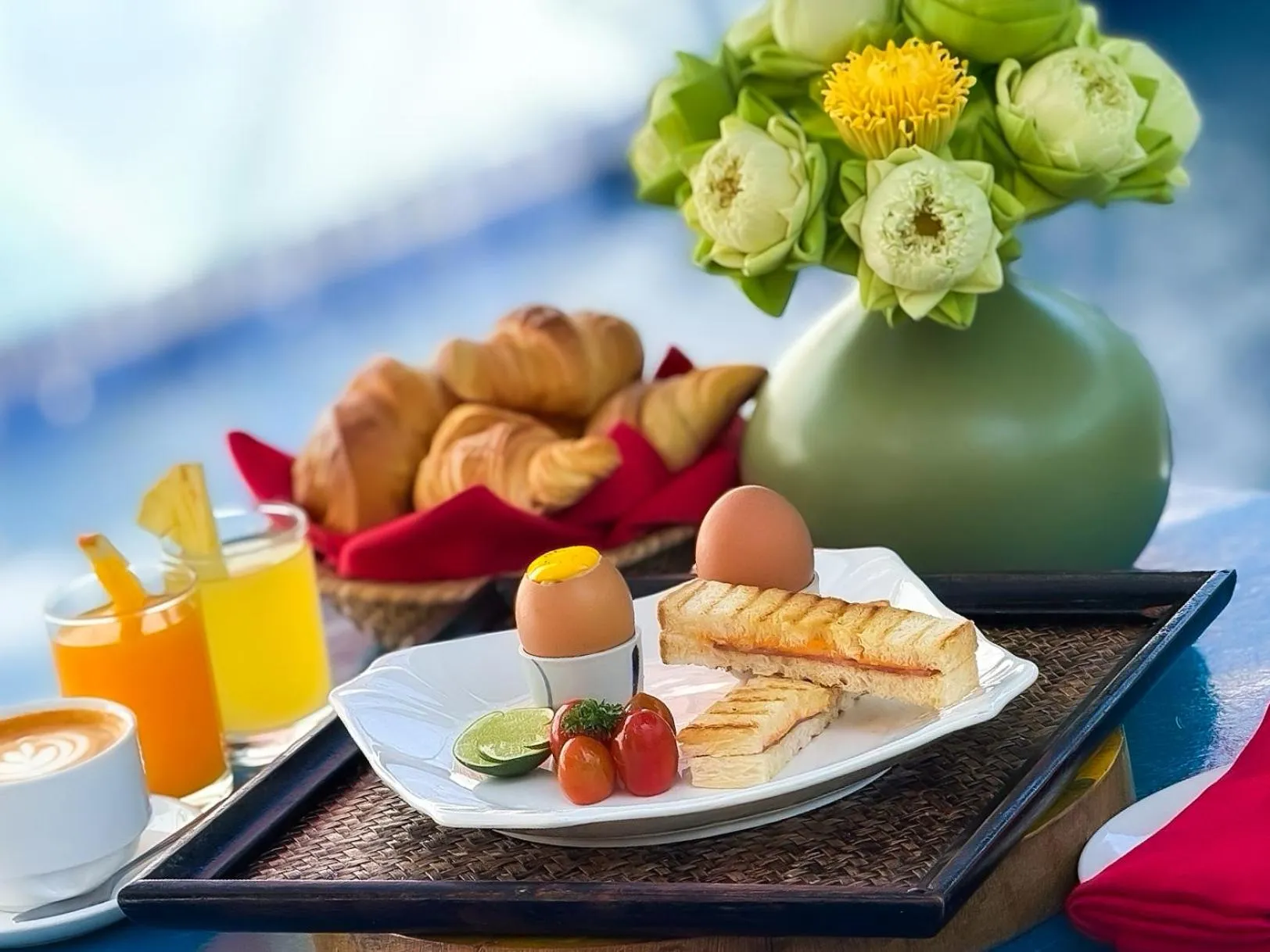 Food and drinks in VPlus Hotel