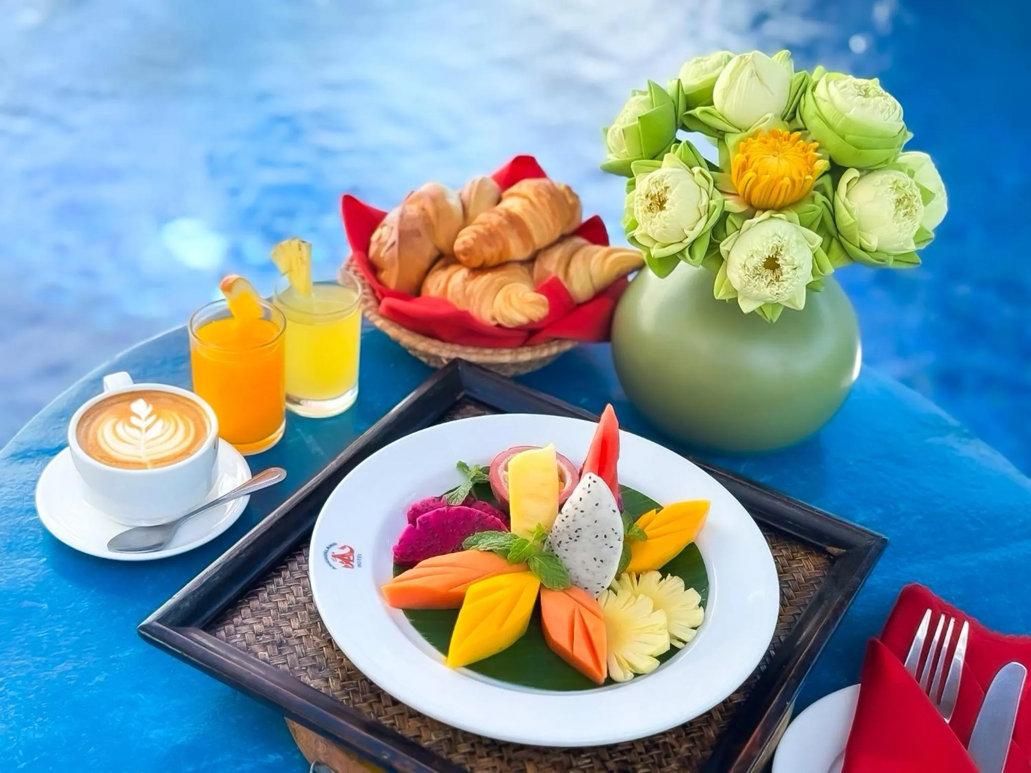 Food and drinks in VPlus Hotel