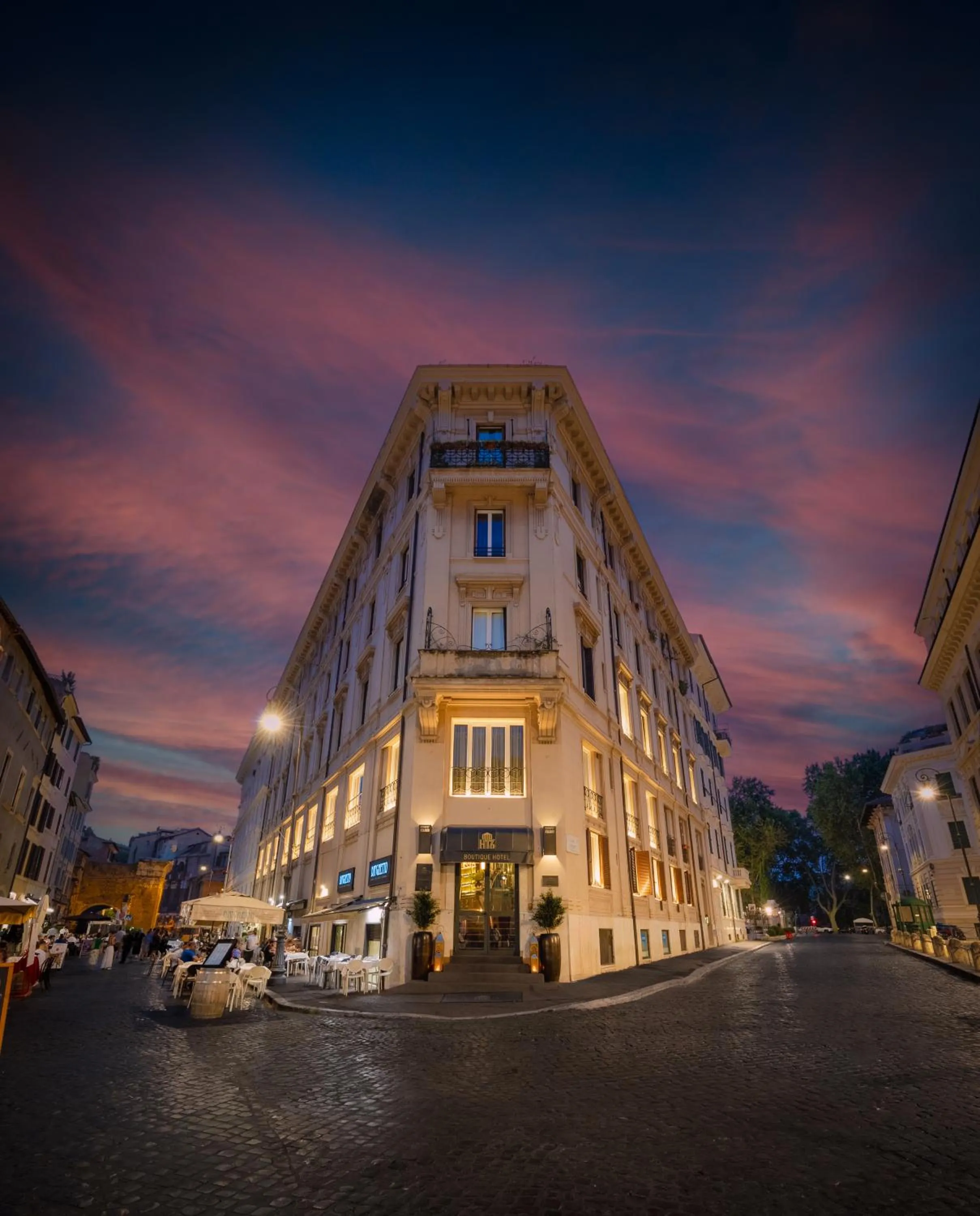 Property building in HT6 Hotel Roma