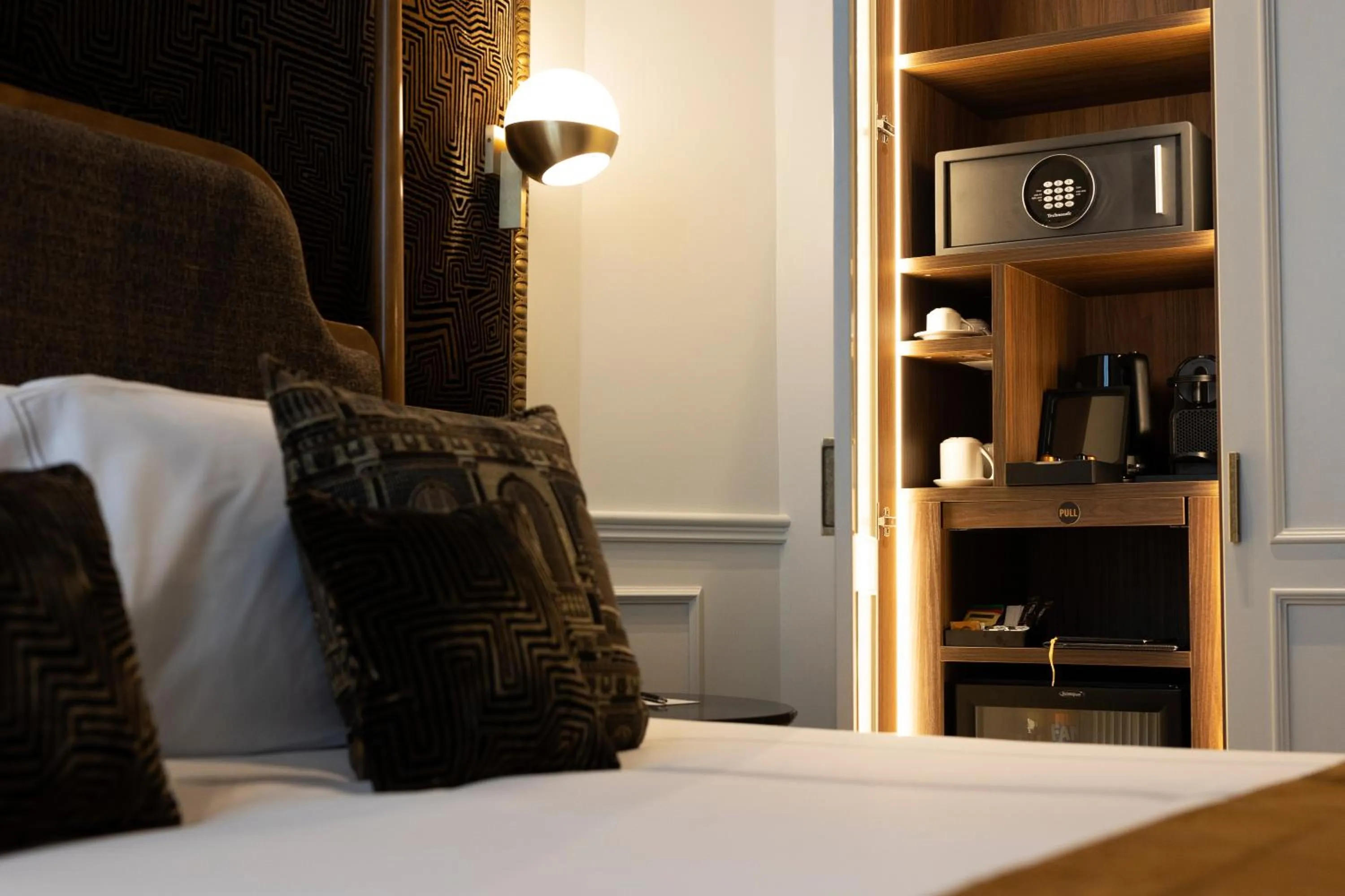 Bed in HT6 Hotel Roma