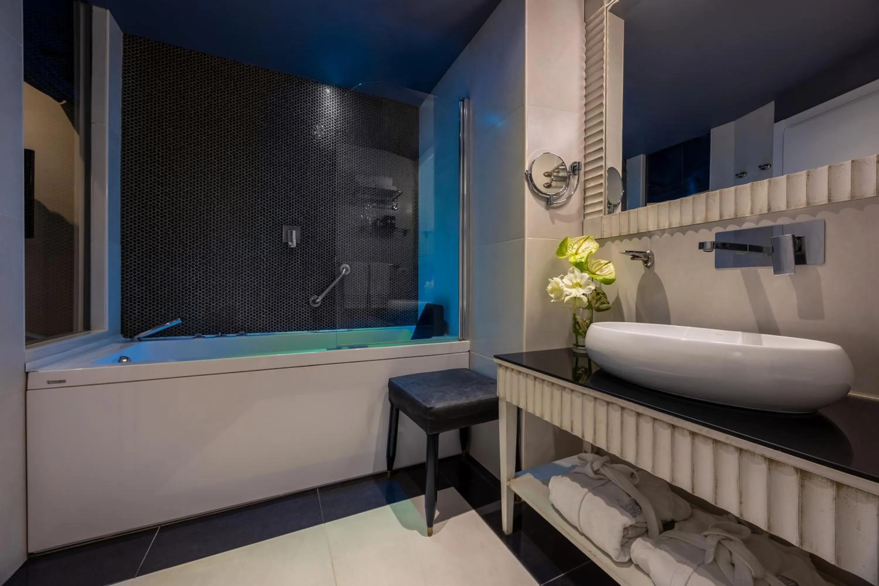 Bathroom in HT6 Hotel Roma