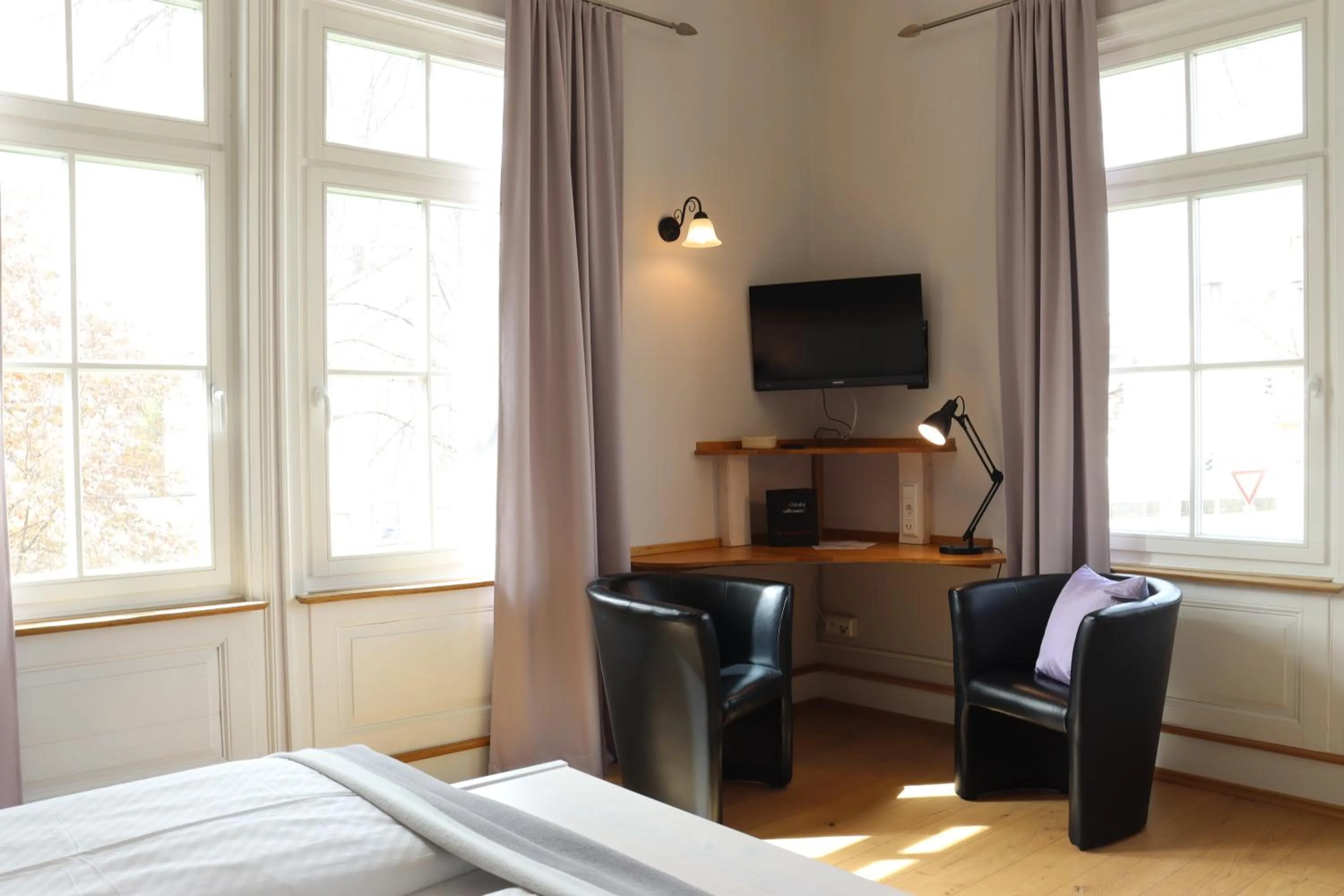 TV and multimedia, Bed in Gästehaus "Unsere Stadtvilla" Hechingen