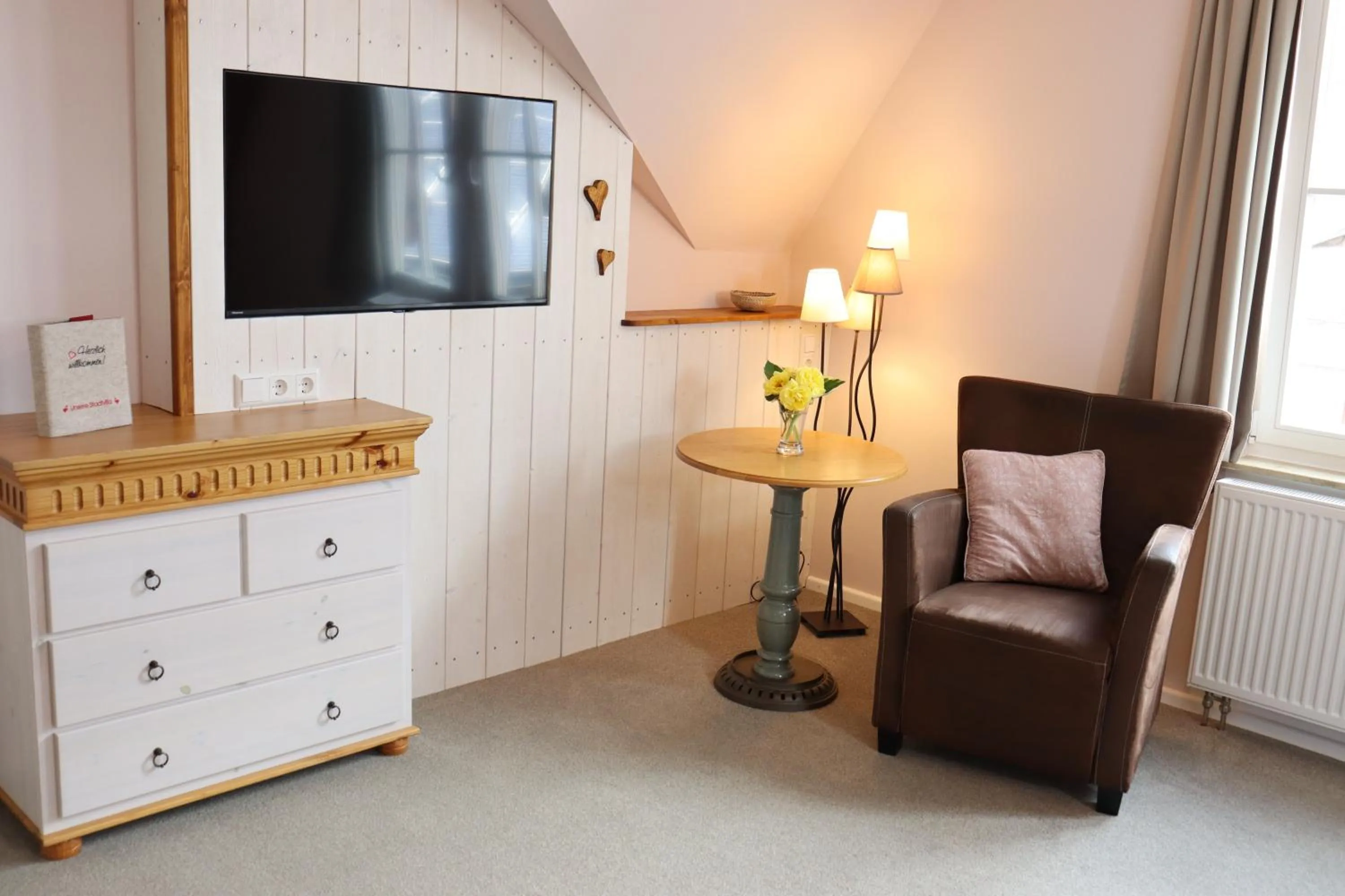 Photo of the whole room in Gästehaus "Unsere Stadtvilla" Hechingen