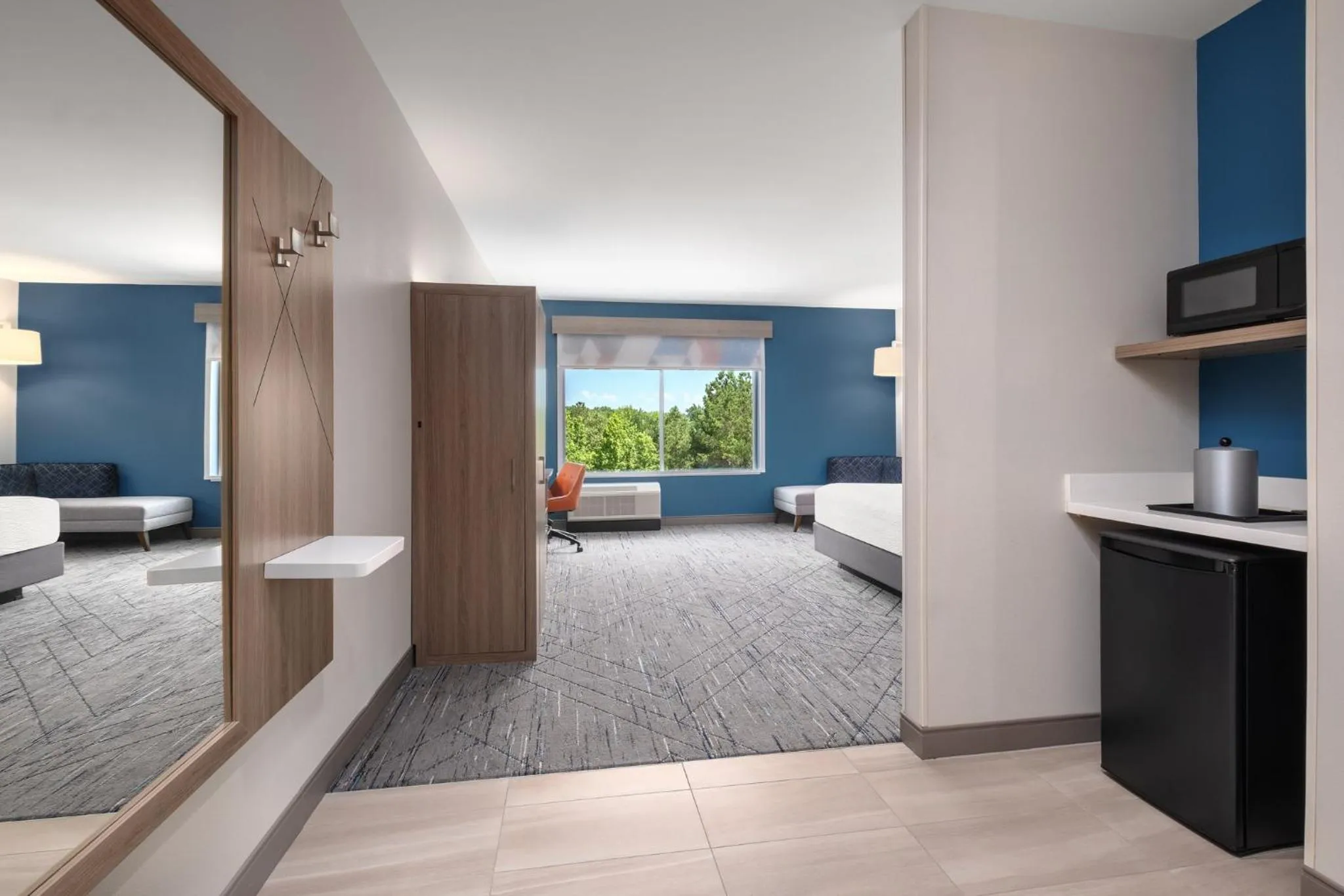 Photo of the whole room, Bed in Holiday Inn Express & Suites Buford - Mall of Georgia by IHG