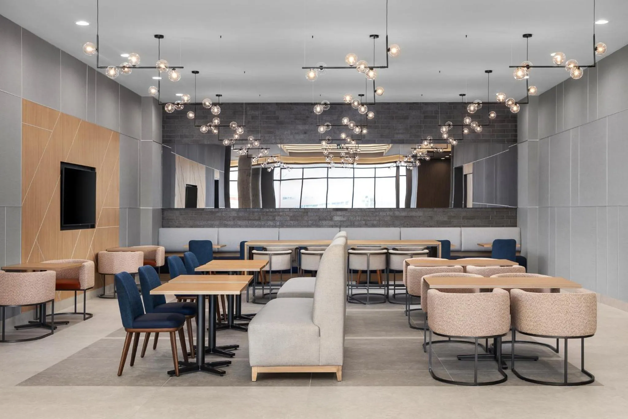 Breakfast in Holiday Inn Express Montreal Airport - St-Laurent by IHG