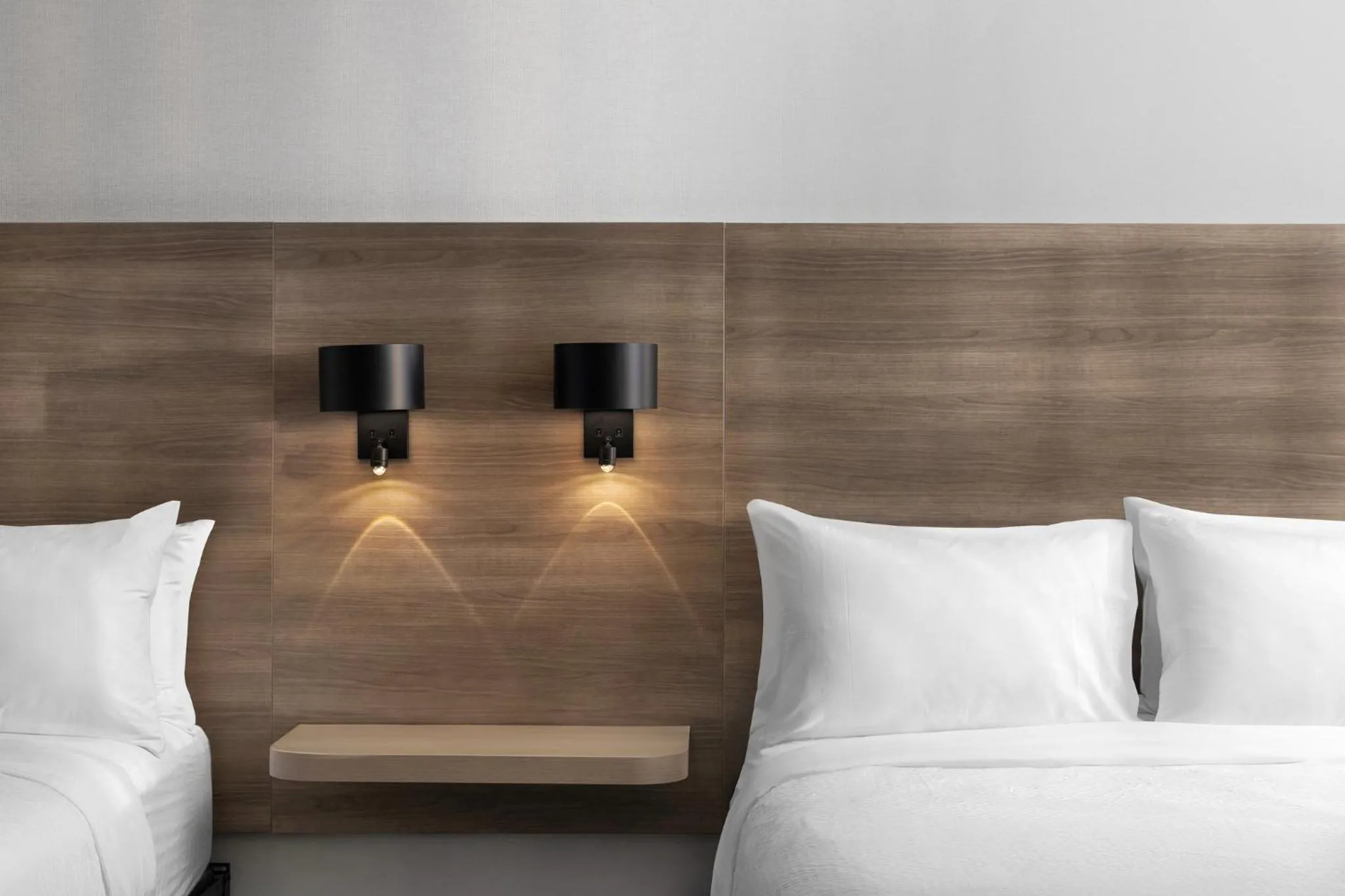 Photo of the whole room, Bed in Holiday Inn Express Montreal Airport - St-Laurent by IHG