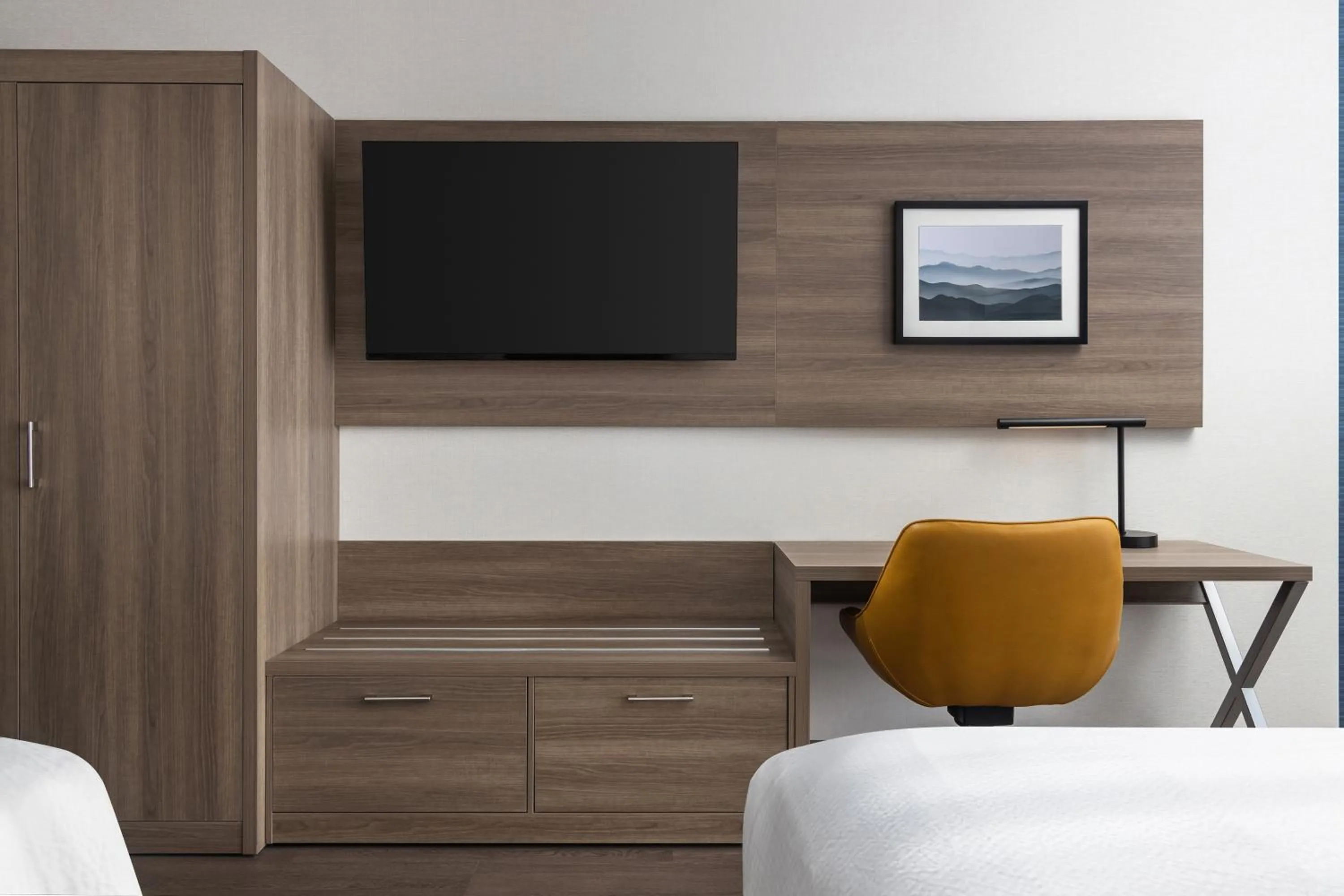 Bedroom, Bed in Holiday Inn Express Montreal Airport - St-Laurent by IHG