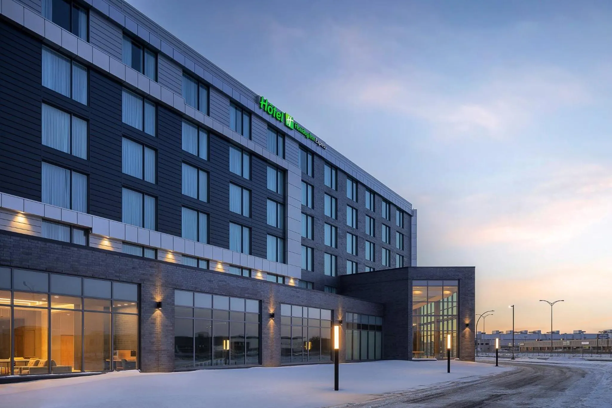 Property building in Holiday Inn Express Montreal Airport - St-Laurent by IHG
