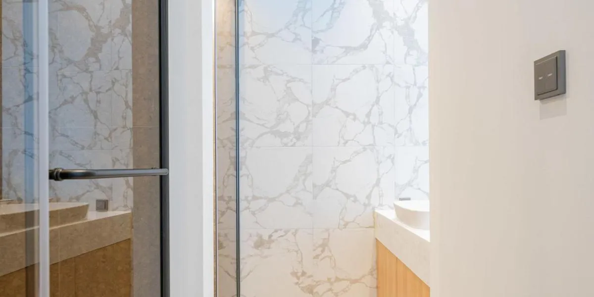 Shower in The hound hotel bandalseom2