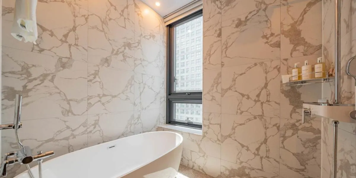 Shower in The hound hotel bandalseom2