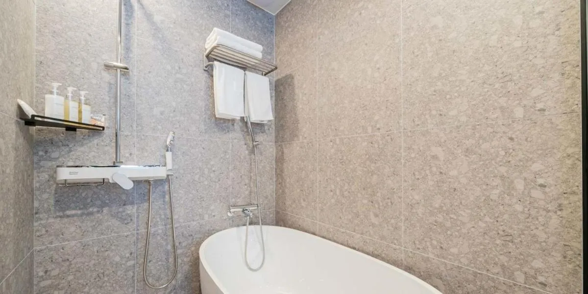 Shower in The hound hotel bandalseom2