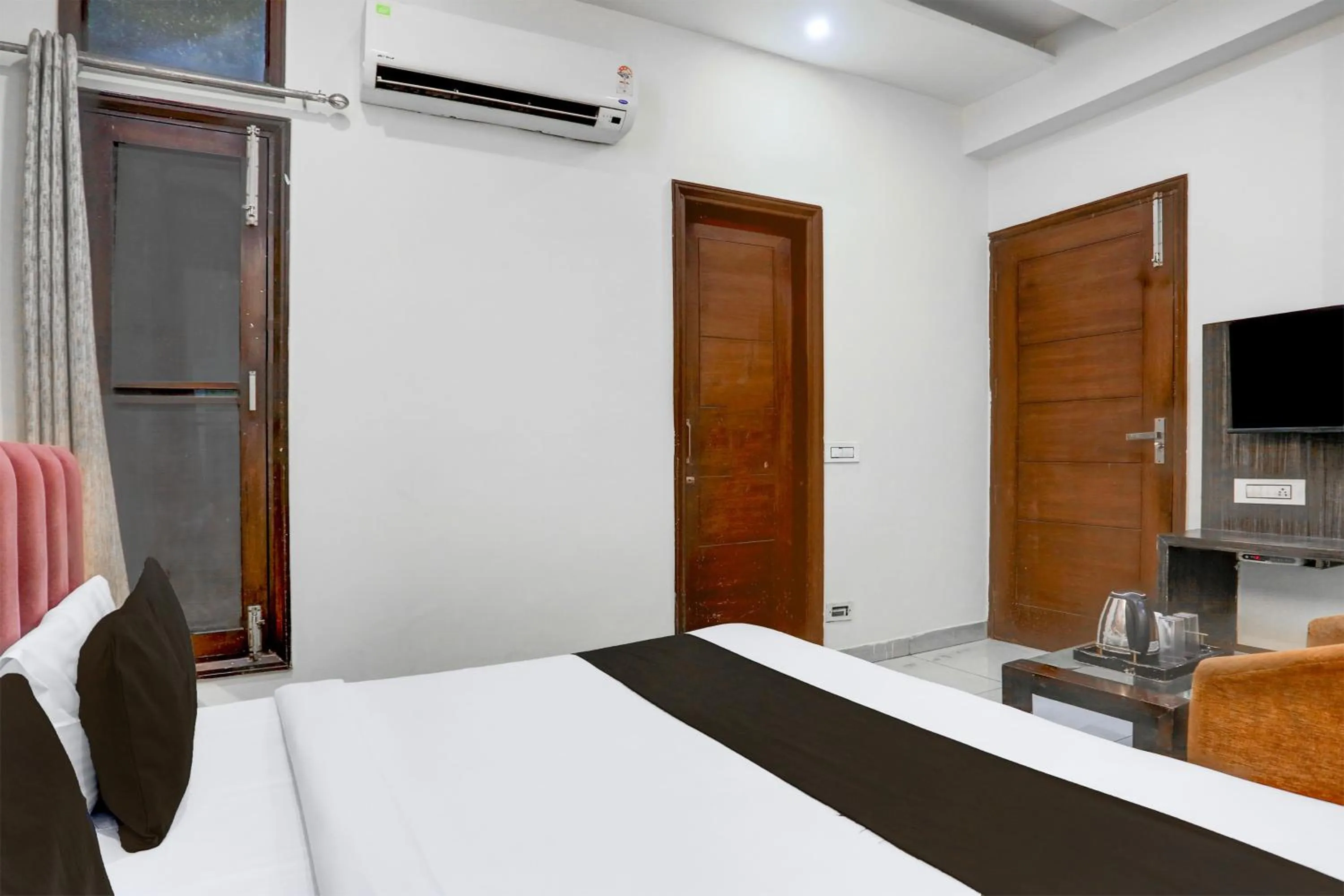 Bedroom, Bed in Super Collection O Railway Station Road Near Clock Tower