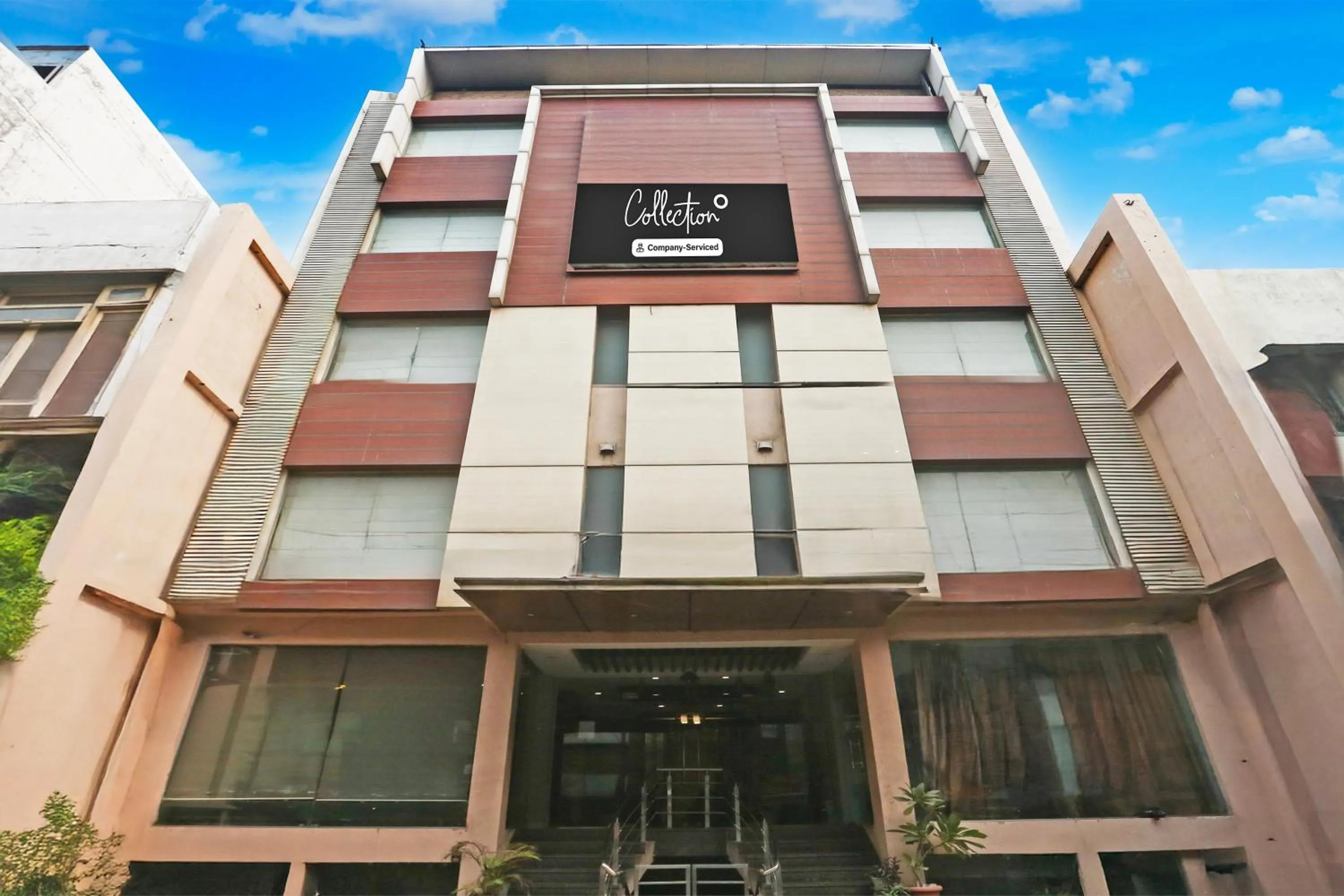 Facade/entrance in Super Collection O Railway Station Road Near Clock Tower